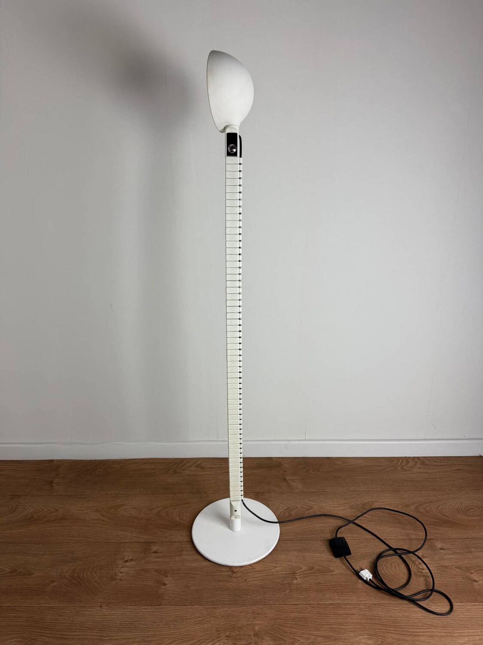 "Vertebre" floor lamp by Elio Martinelli for Martinelli Luce – Italy
