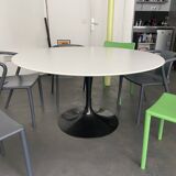 Véritable table Eero Saarinen par Knoll