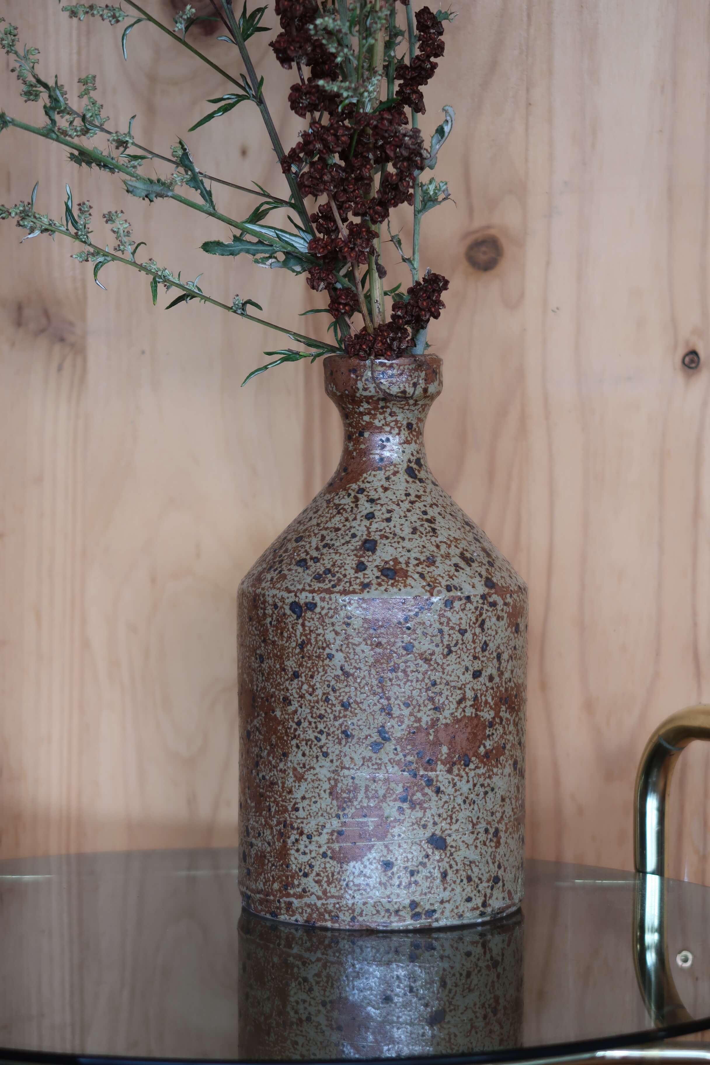 Speckled sandstone vase
