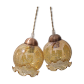 2 iridescent amber luminaires in suspensions