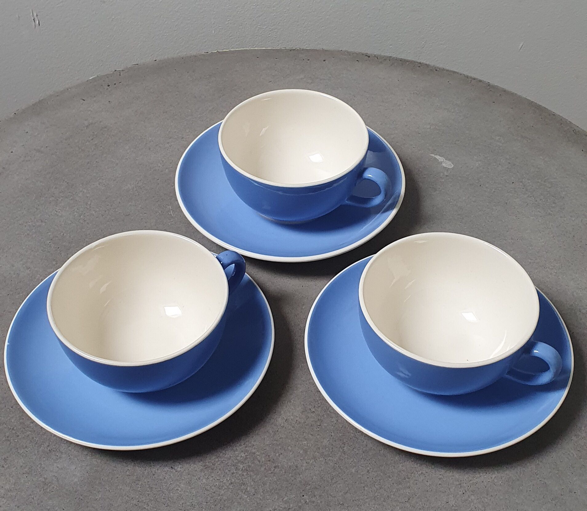 Saucers and cups