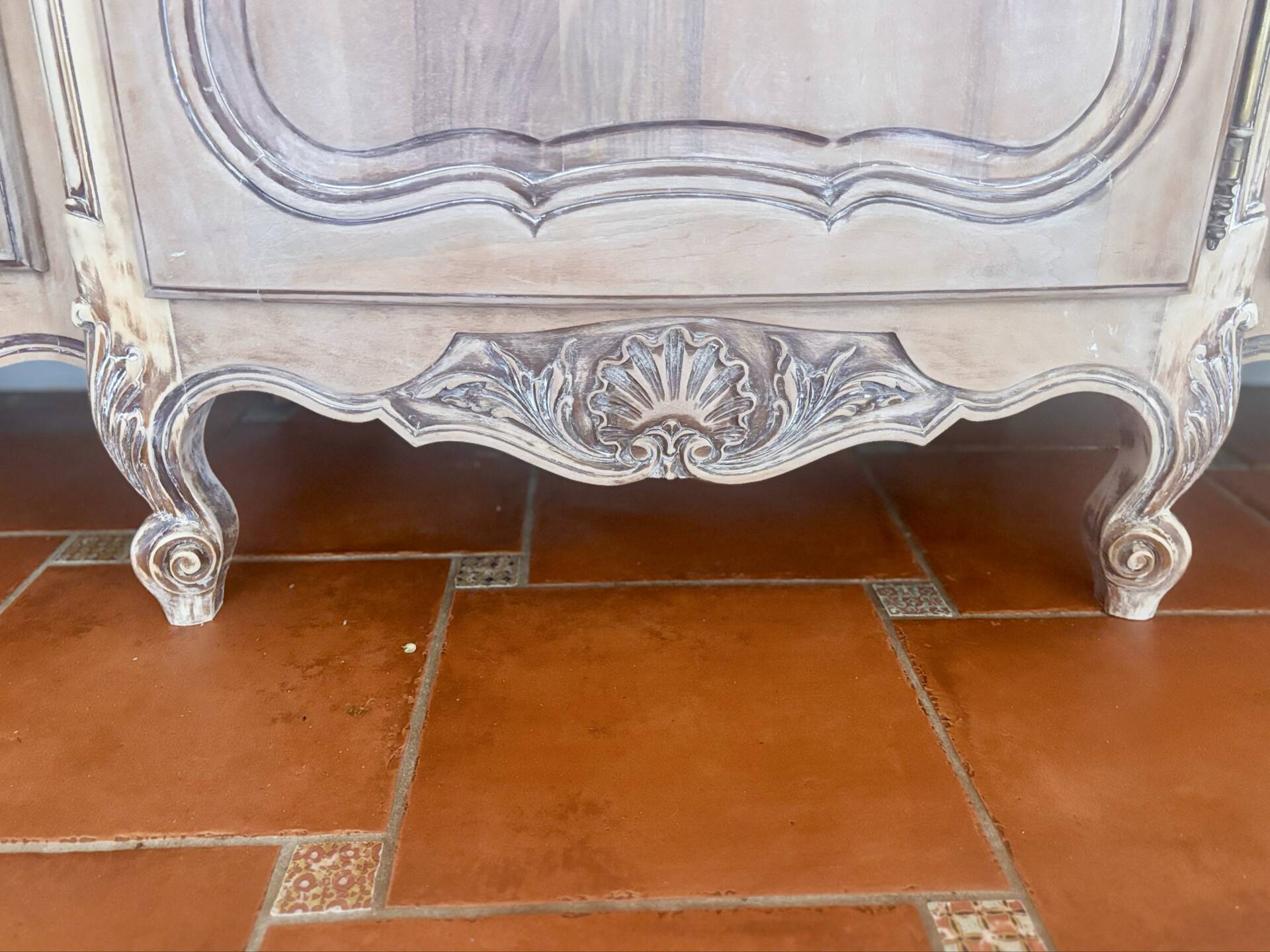 Antique grand buffet in solid oak – Louis XV style – Bleached wood –