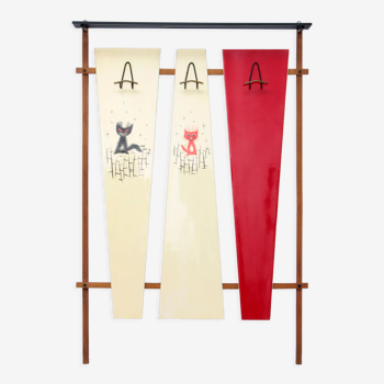 Italian wall coat rack with red cats, cream and hat rack, 1960