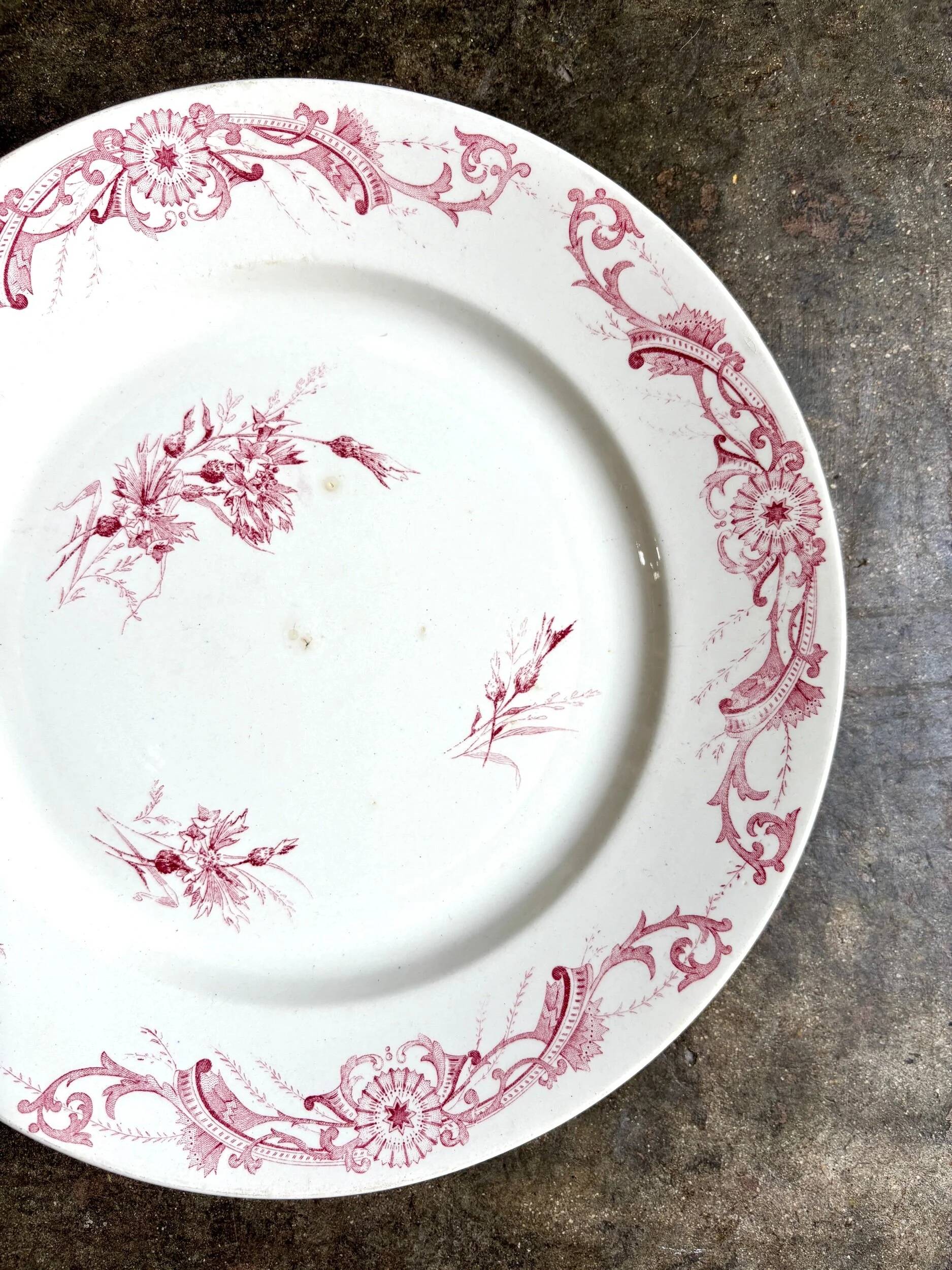 Creil & Montereau round dish in pink ironstone, "Centaurée" service