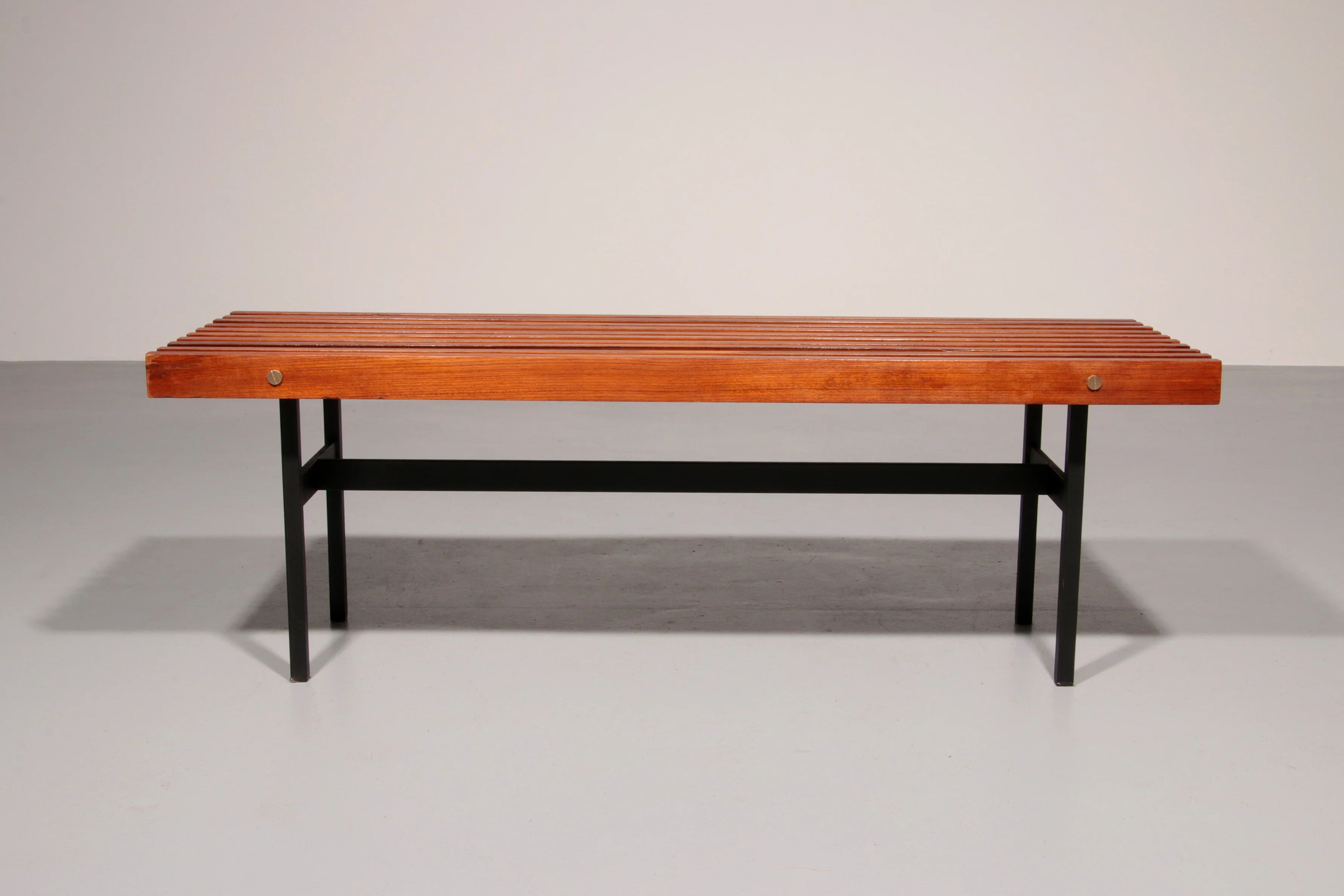 Banc en teck et métal, fabriqué en Italie, années 1970