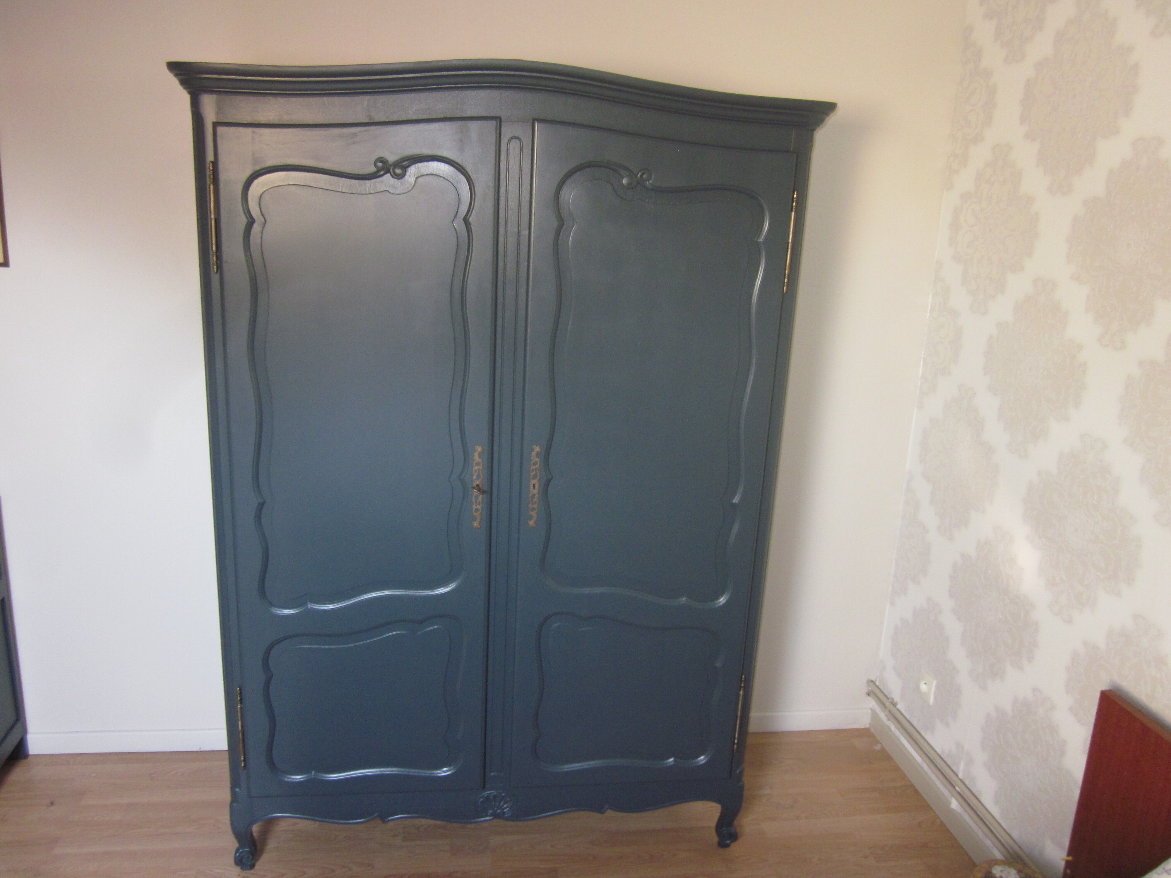Old anthracite grey cabinet
