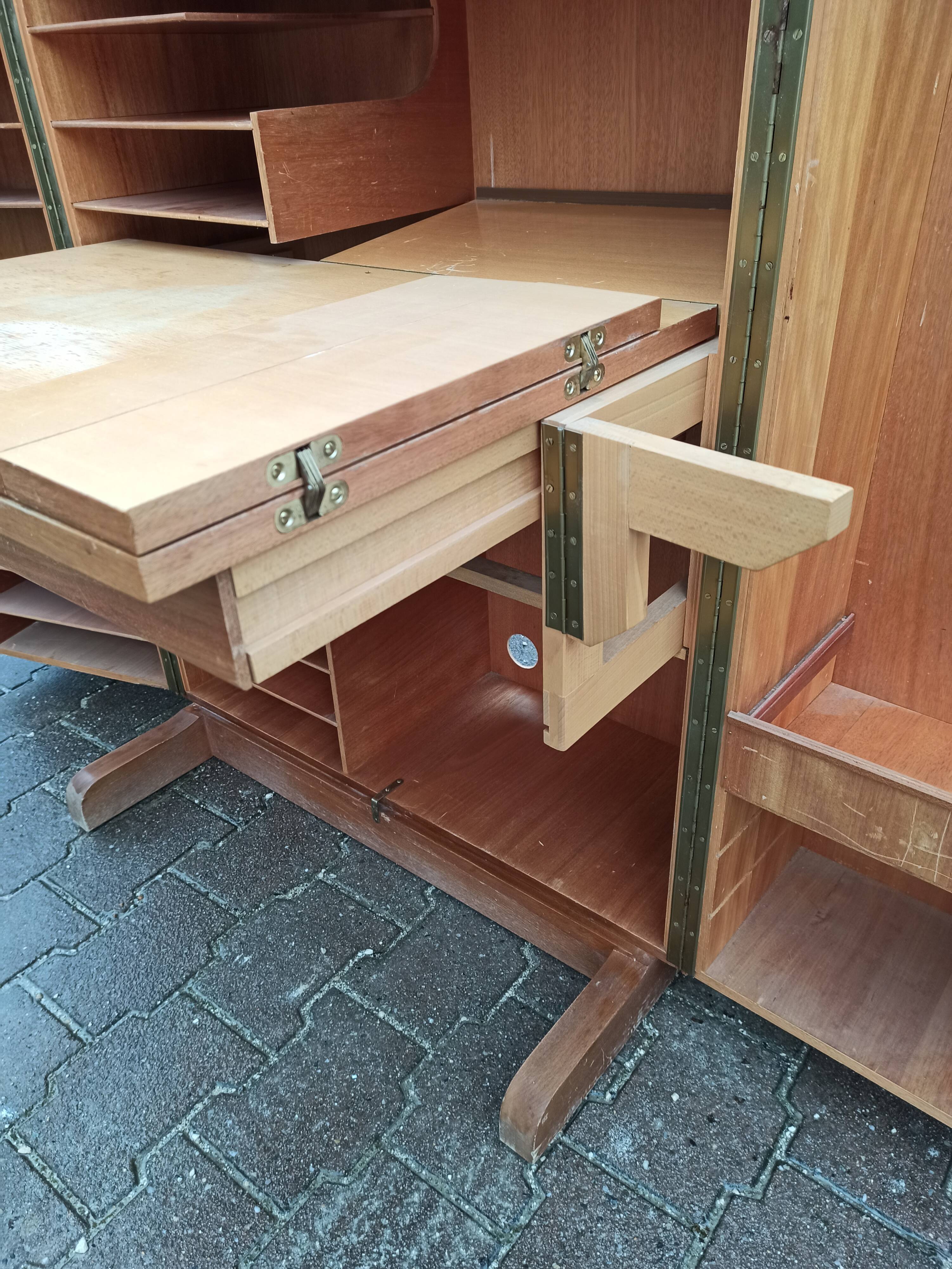 Folding desk says "Magic box" by designers Mummenthaler - Meier, Switzerland