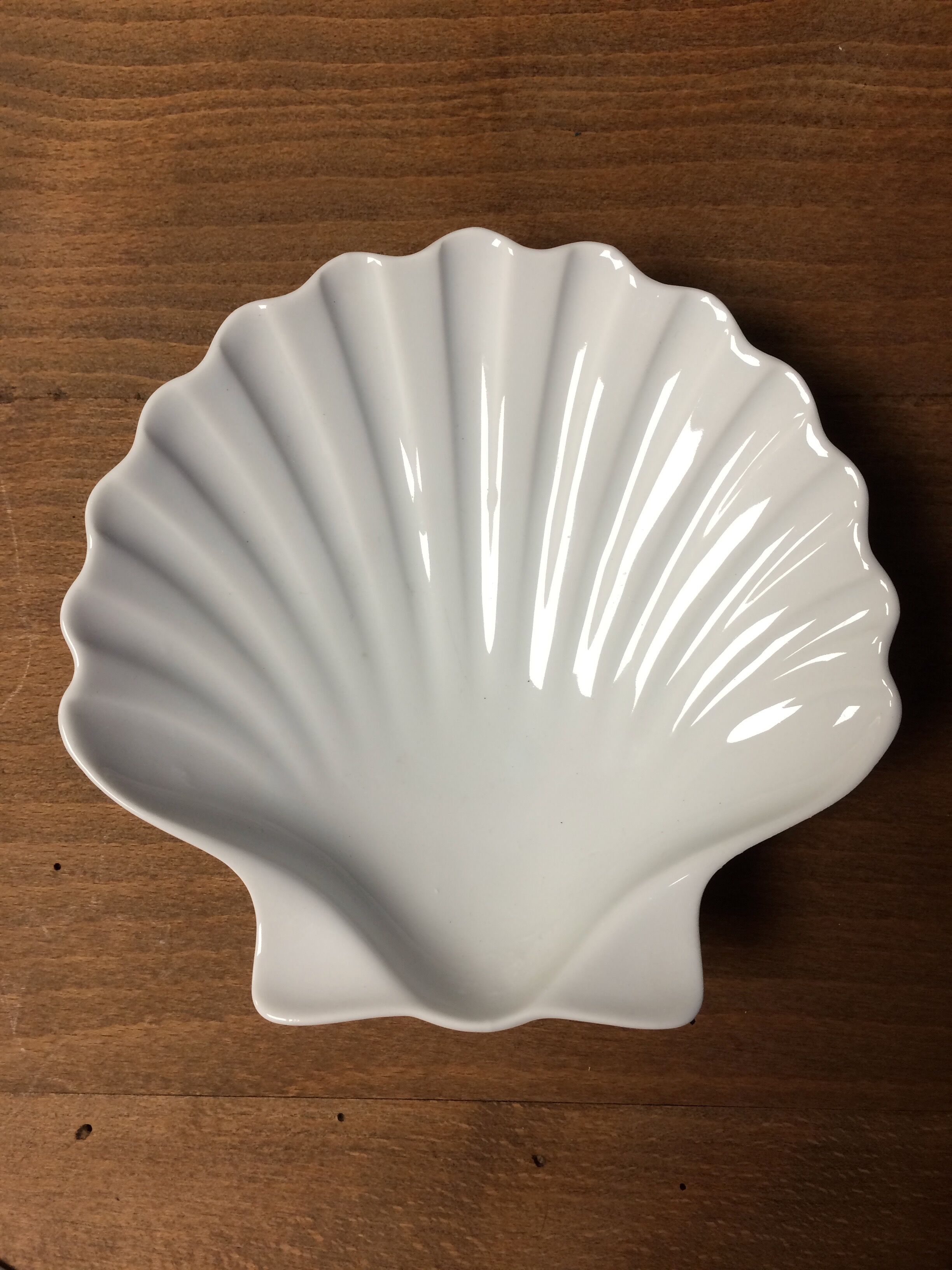 Three cups scallops in porcelain