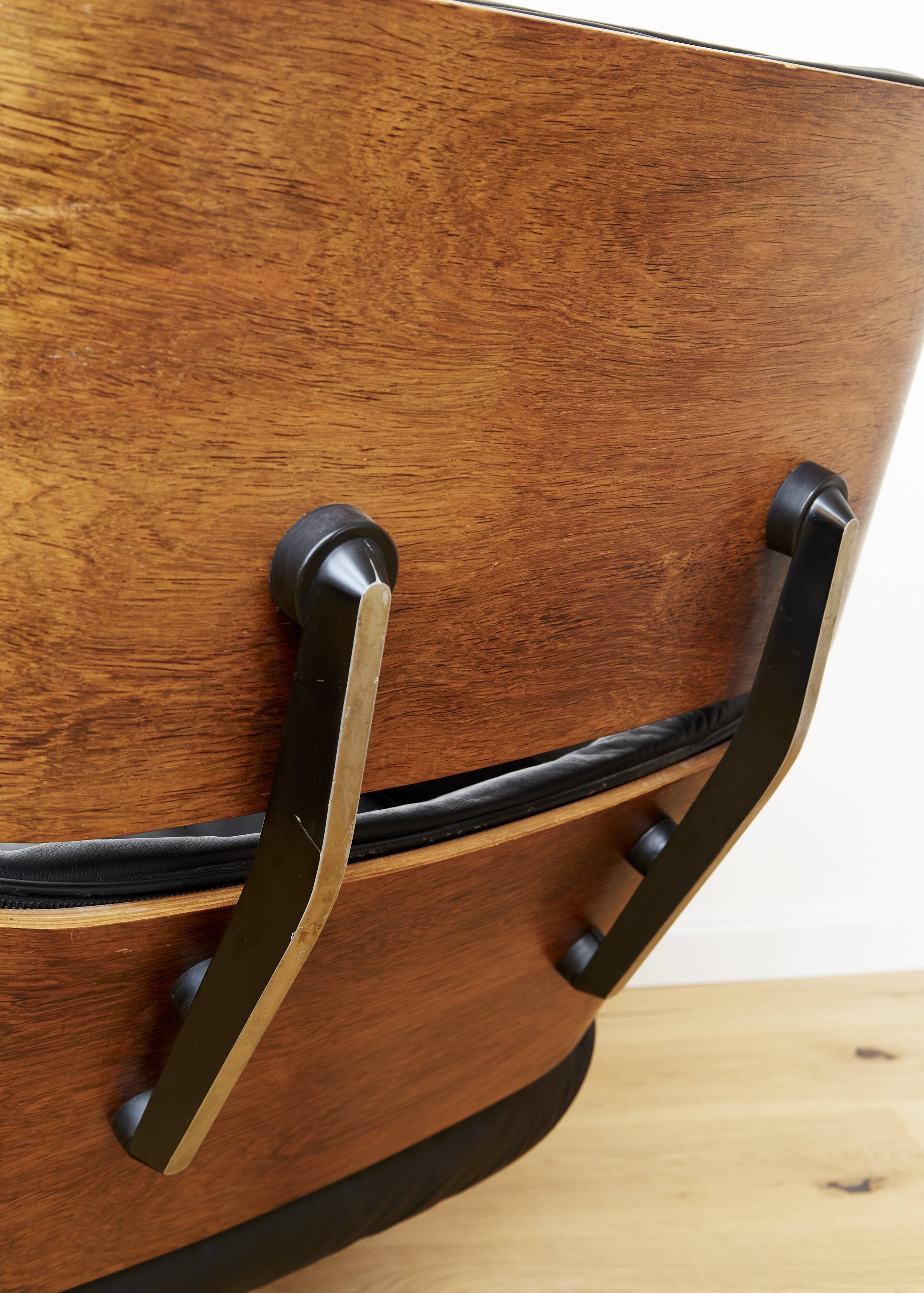 Fauteuil et pouf Charles & Ray Eames pour Herman Miller