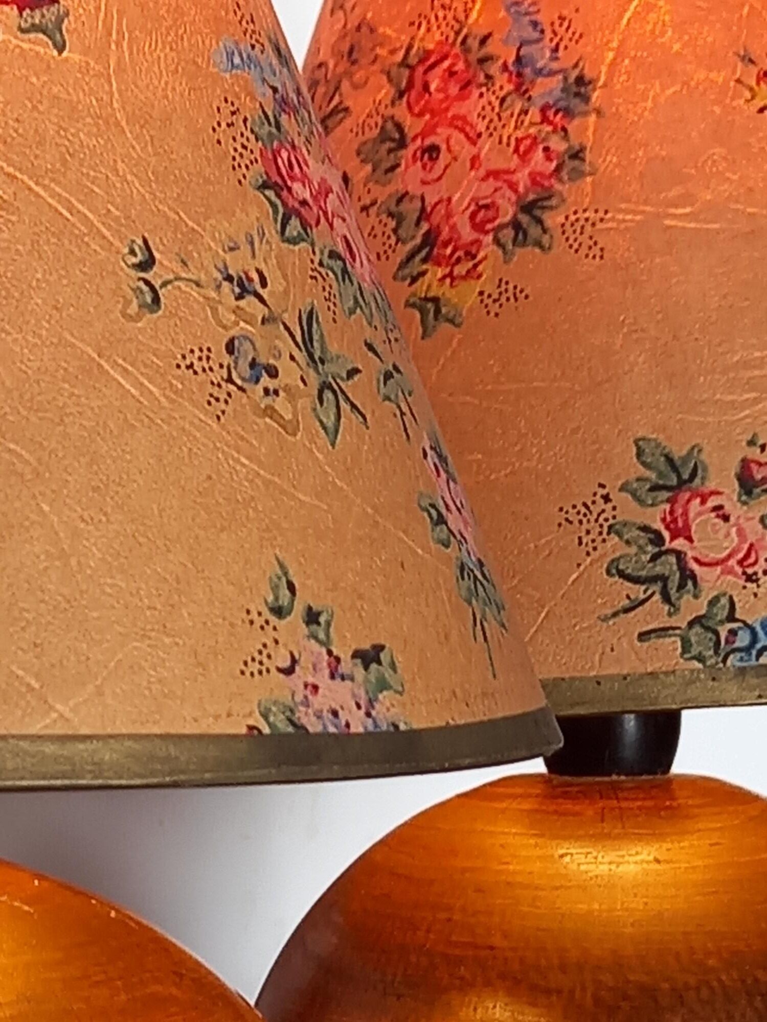 Paire de lampes boules en bois vintage