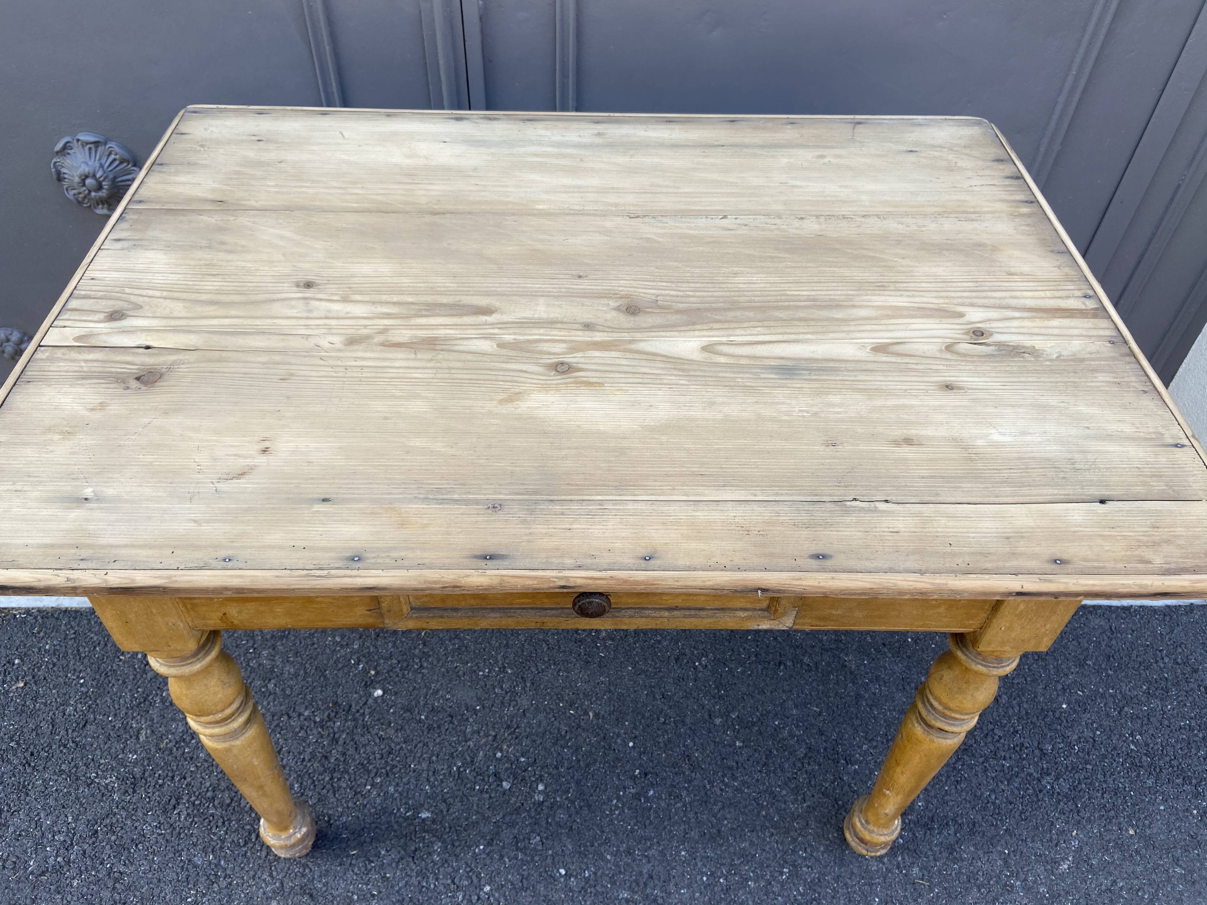 Farm table in natural wood fir 1900 brewery