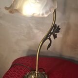 Art Nouveau bronze petal lamp with molded glass, 28 x 34 cm. Electricity OK