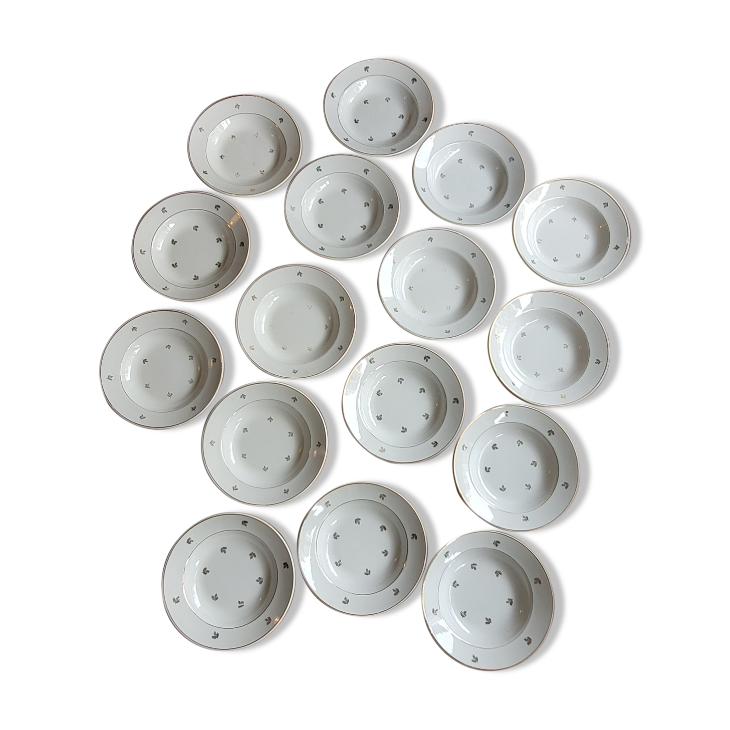 Lot de 16 assiettes creuses porcelaine opaque Badonviller