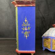 Ensemble garde-robe et lit miniatures tyroliens