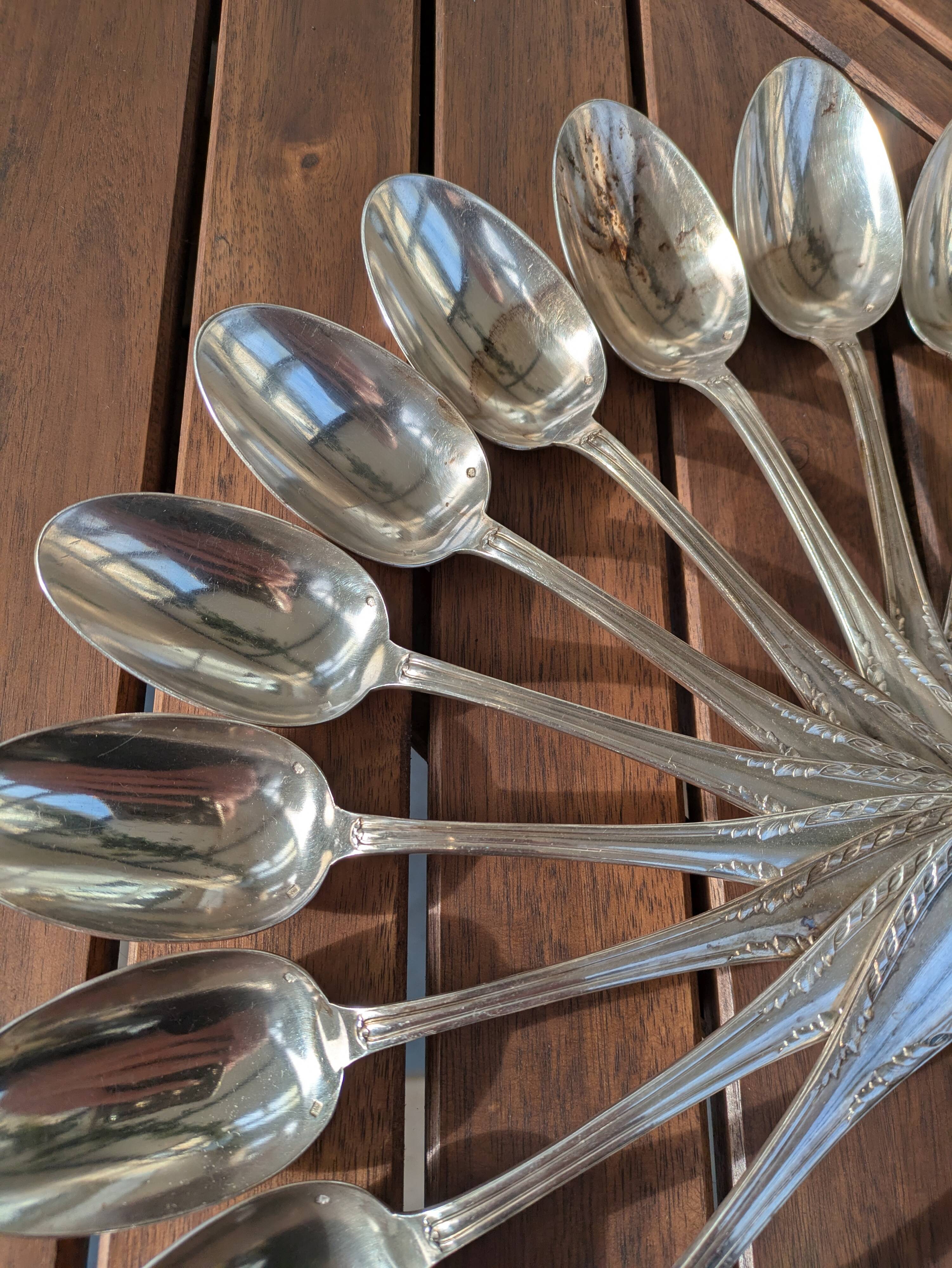 Set of 12 silver plated forks and 12 spoons 84g