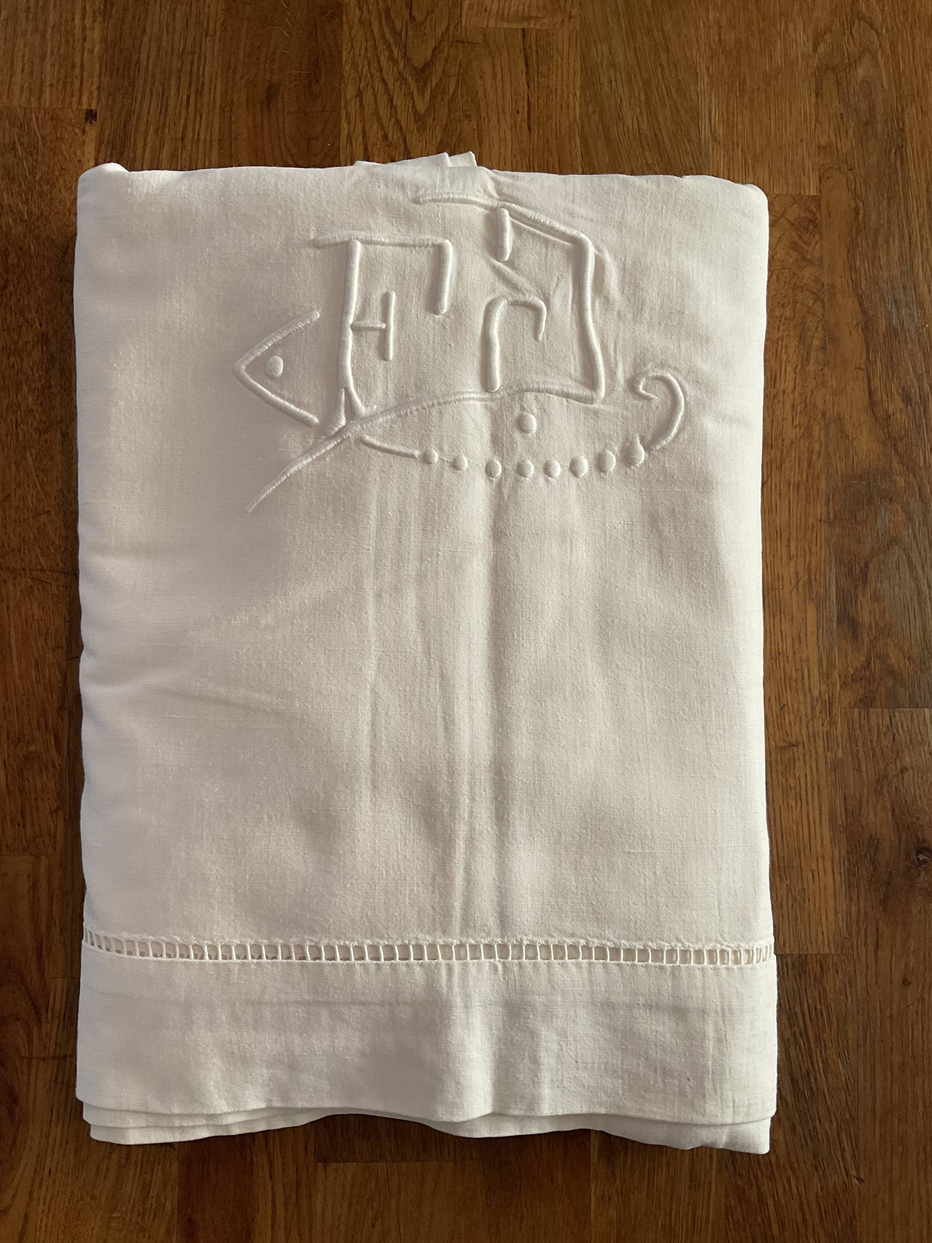 Drap brodé ancien monogramme FD