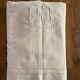 Drap brodé ancien monogramme FD