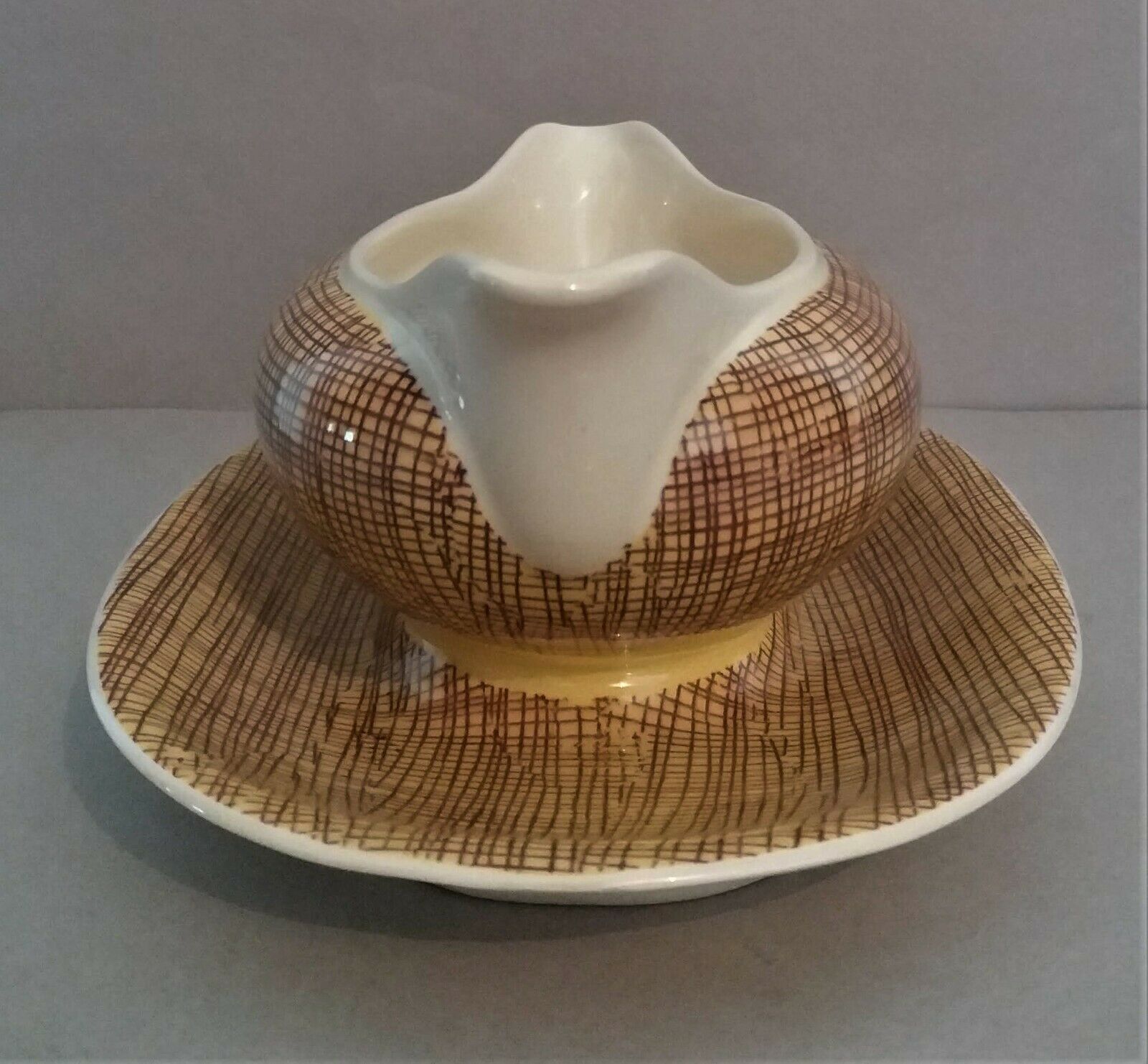 Saucière en faïence Villeroy et Boch modèle Bern années 60