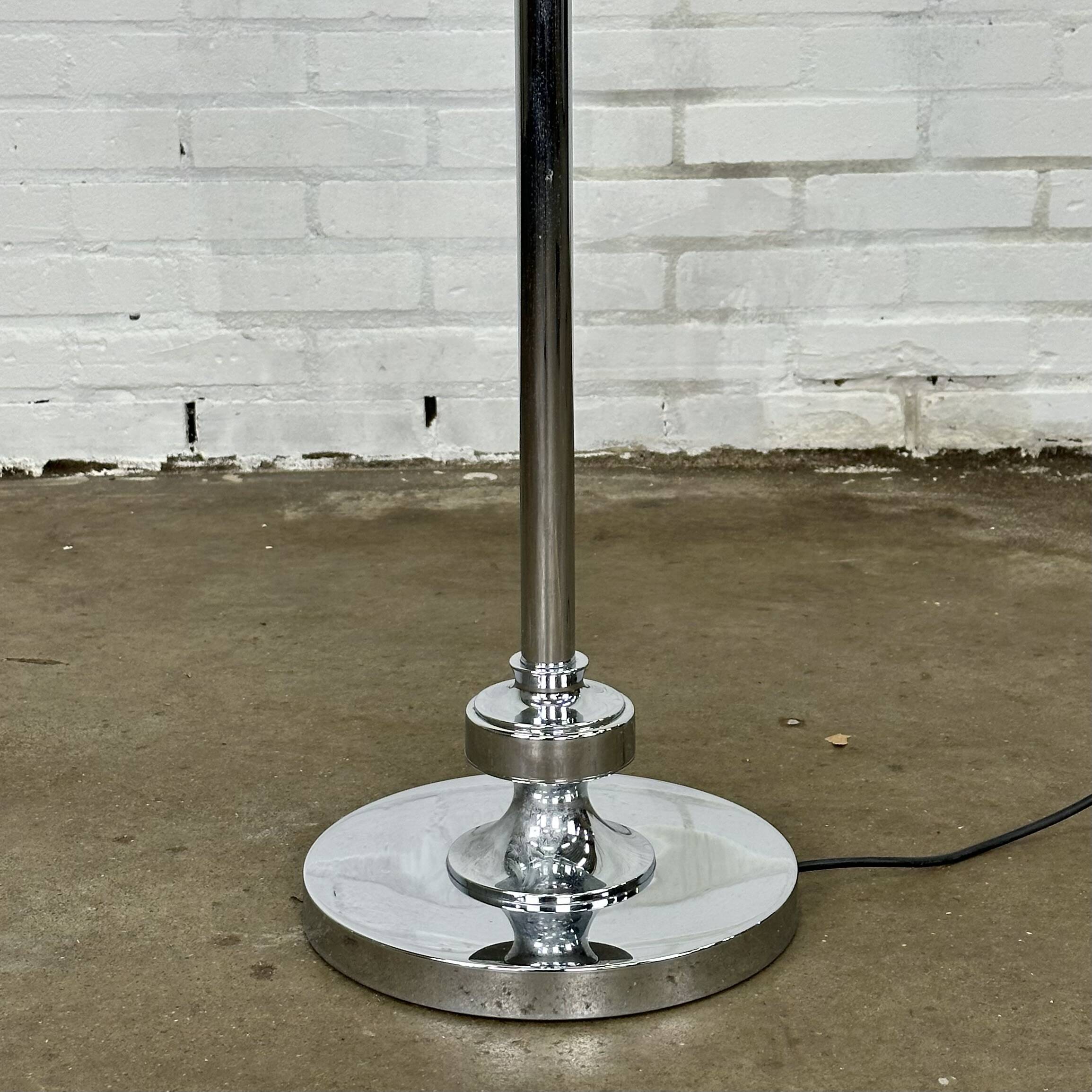 Lampadaire vintage avec abat-jour champignon blanc