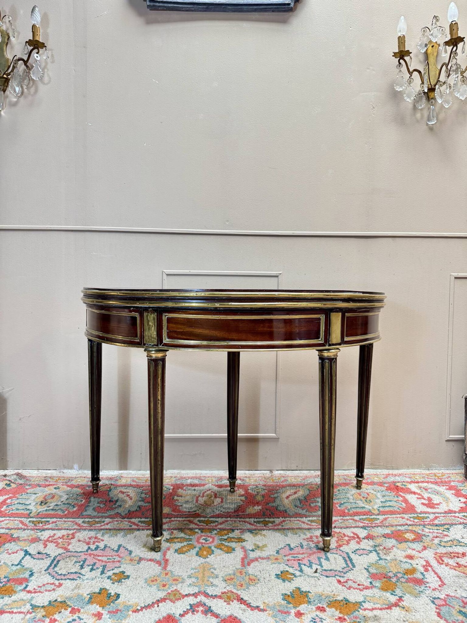 Half-moon table in mahogany from the Louis XVI period, 18th century.