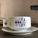 Lot 12 tea cups and saucers