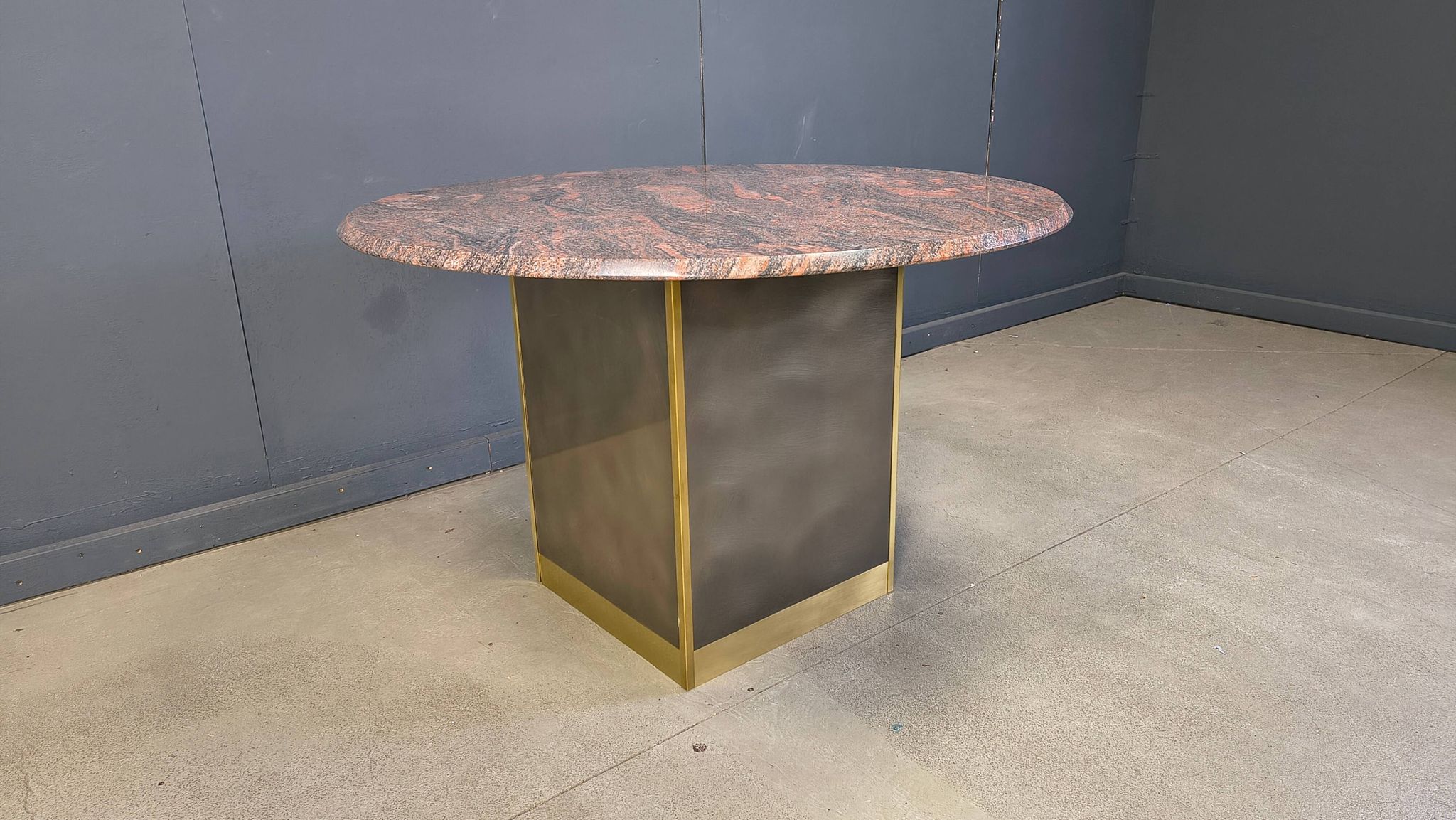 Table centrale en granit et laiton de Belgochrom, années 1970