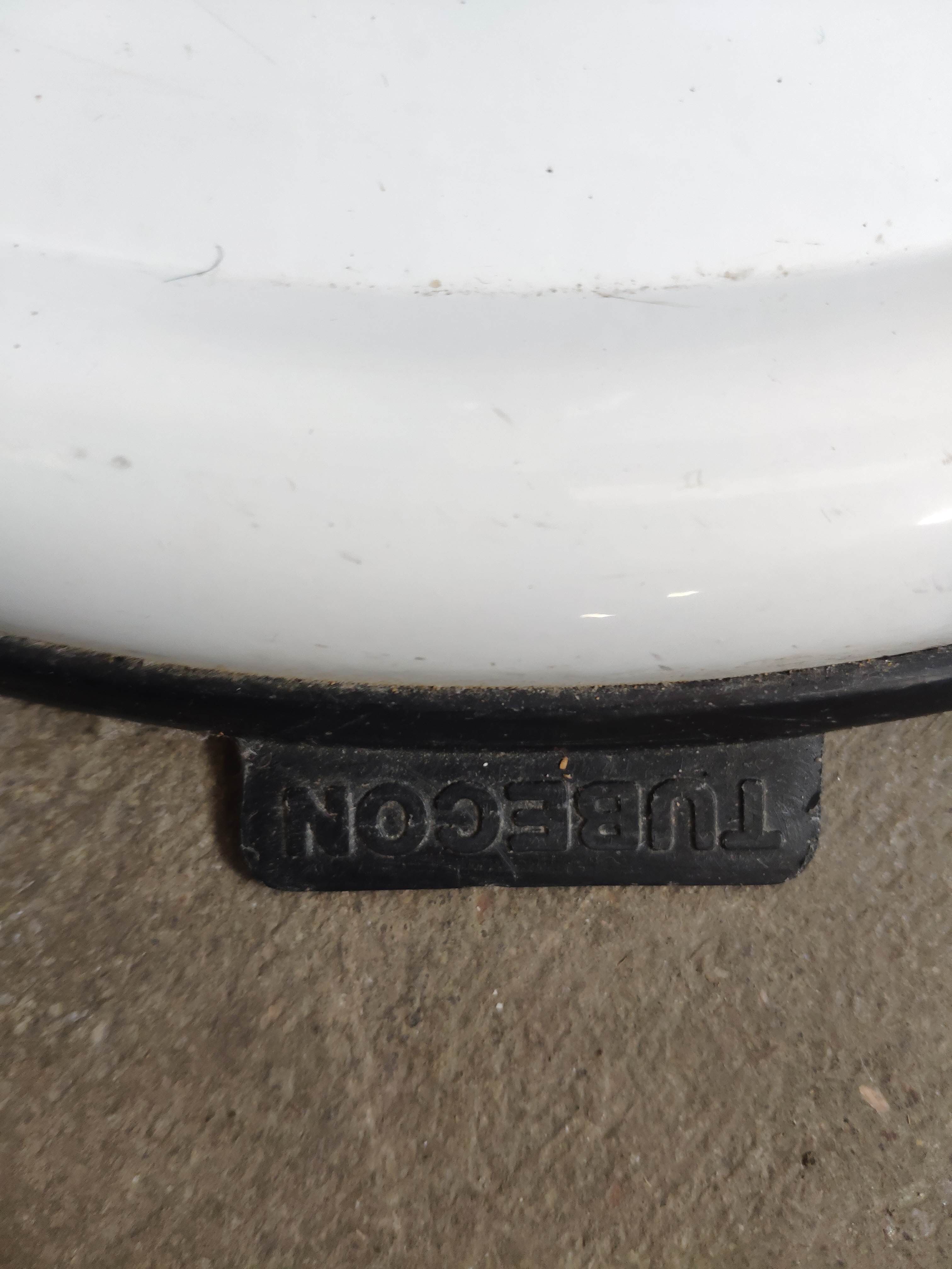 Tubecon 80s white coat door