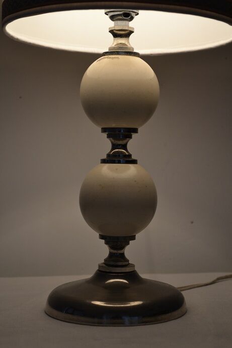 Vintage lamp to lay