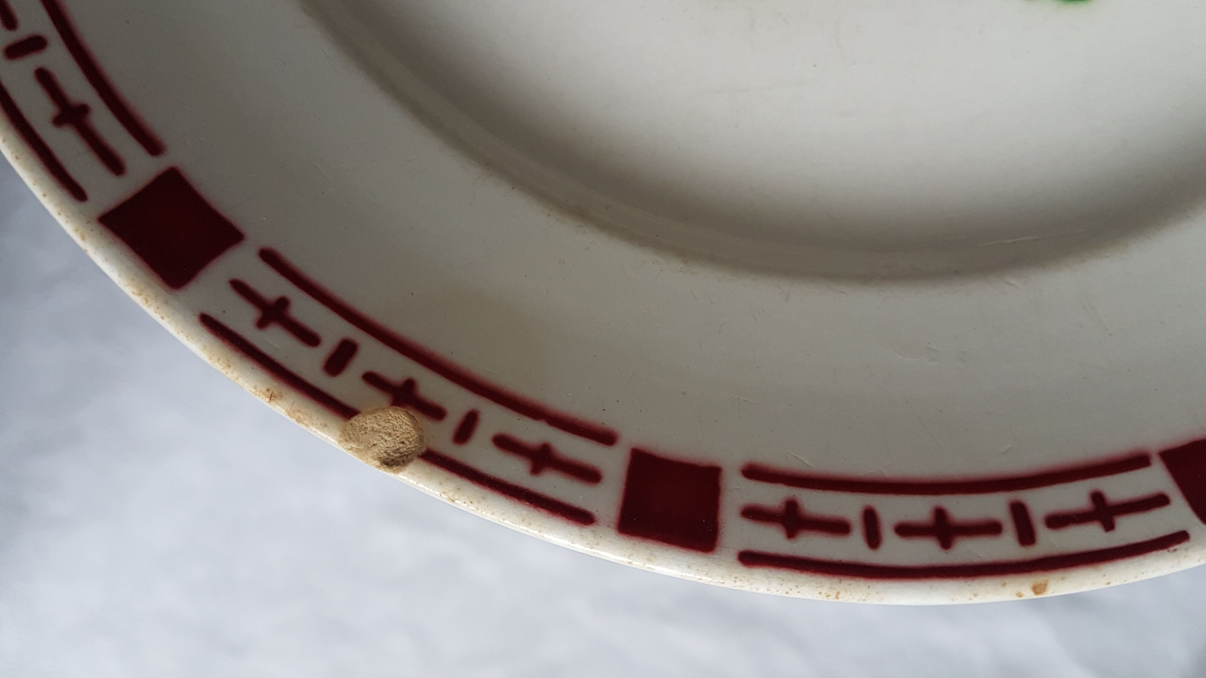 Assiette en faïence de Digoin