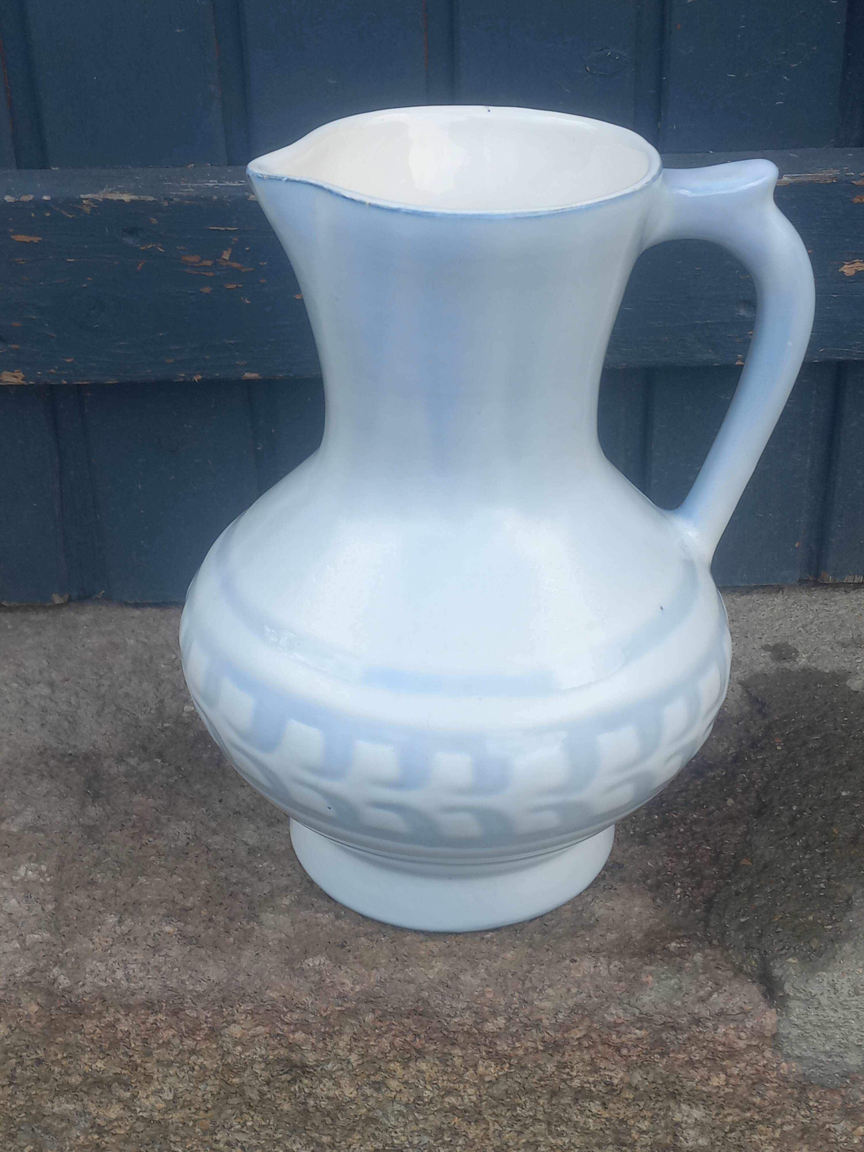Roger Capron pitcher vase in Vallauris ceramic