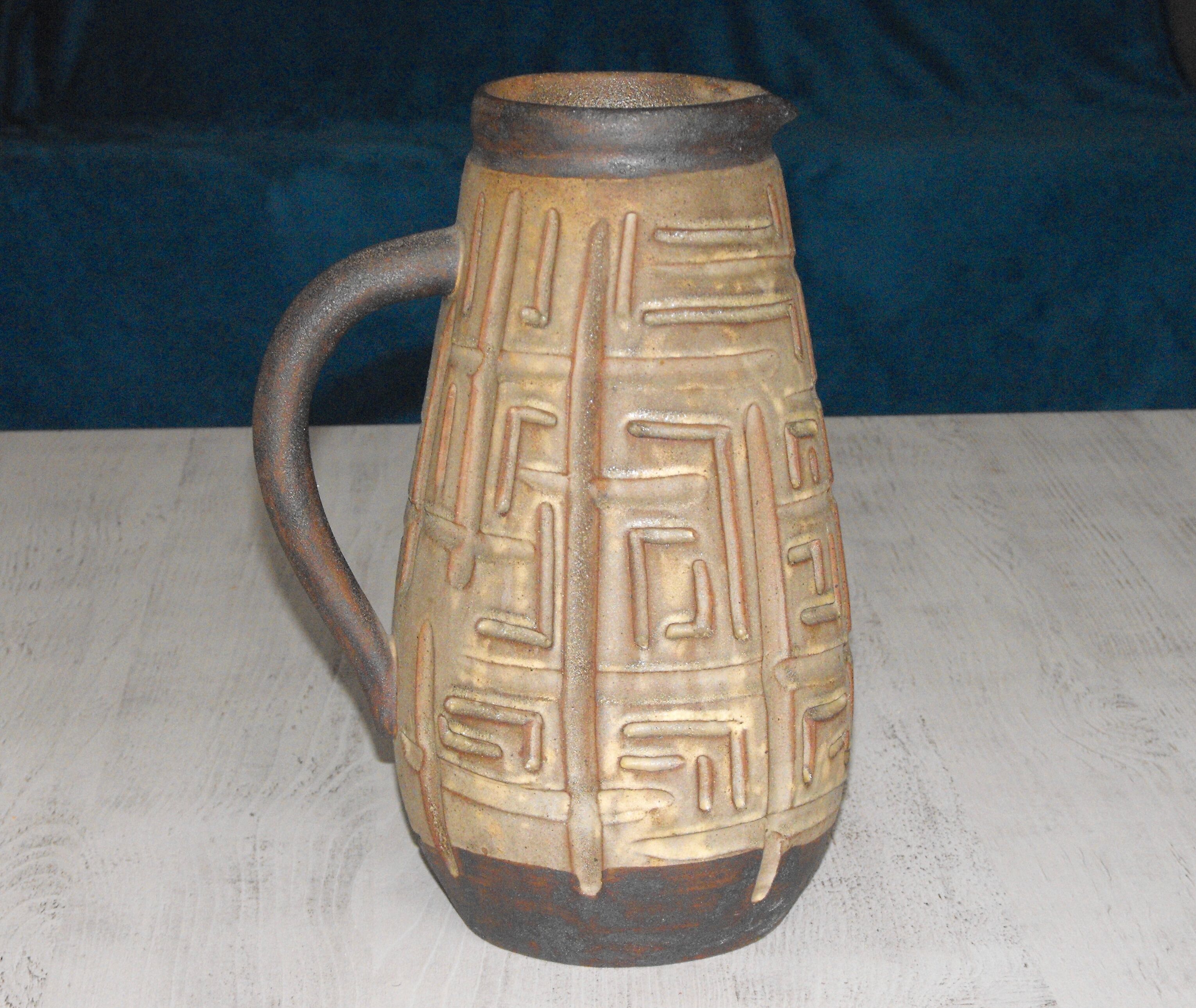 Alexander Kostanda's sandstone pitcher in Vallauris