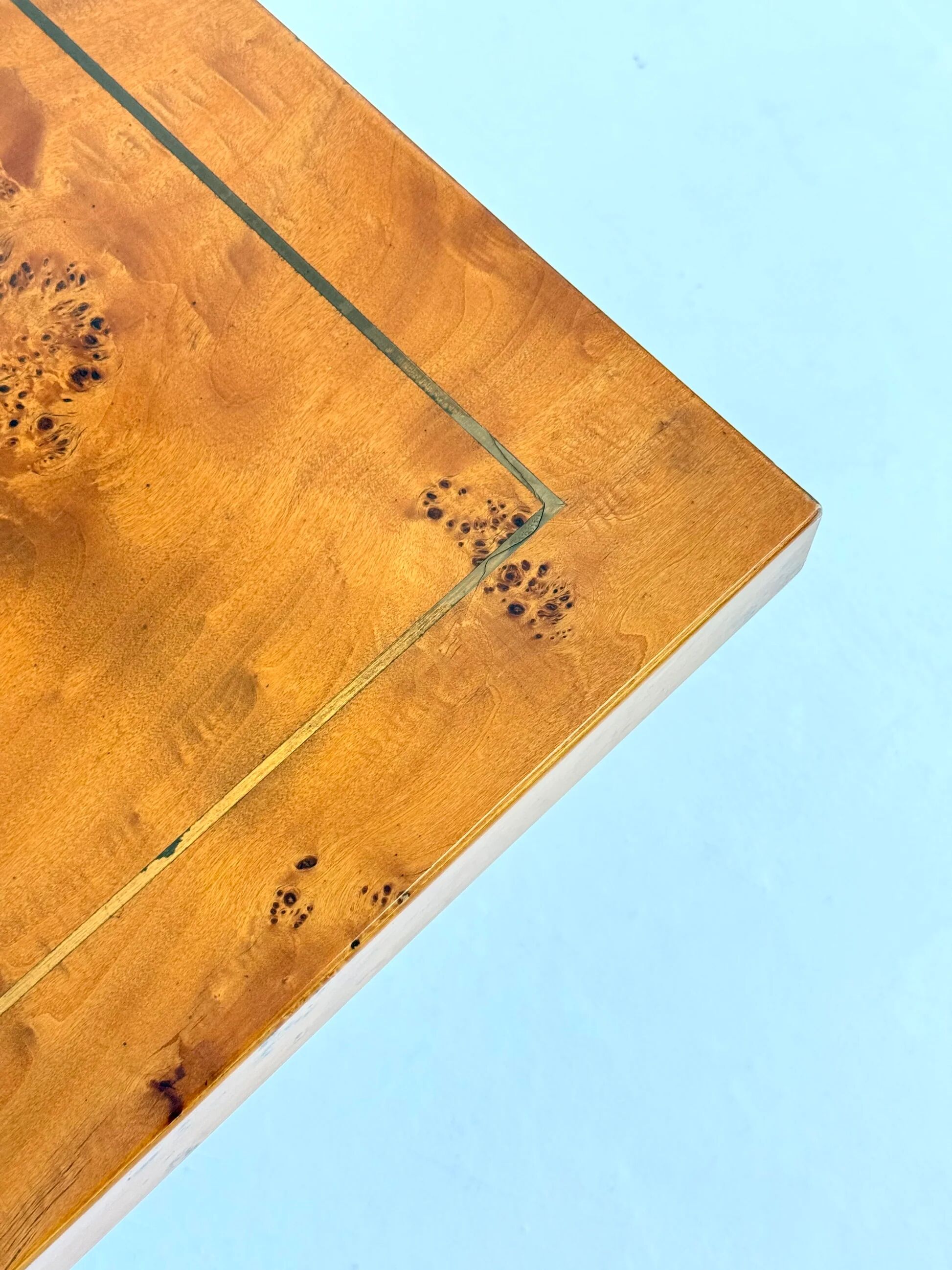 Table basse vintage par Smania en bois de noyer.
