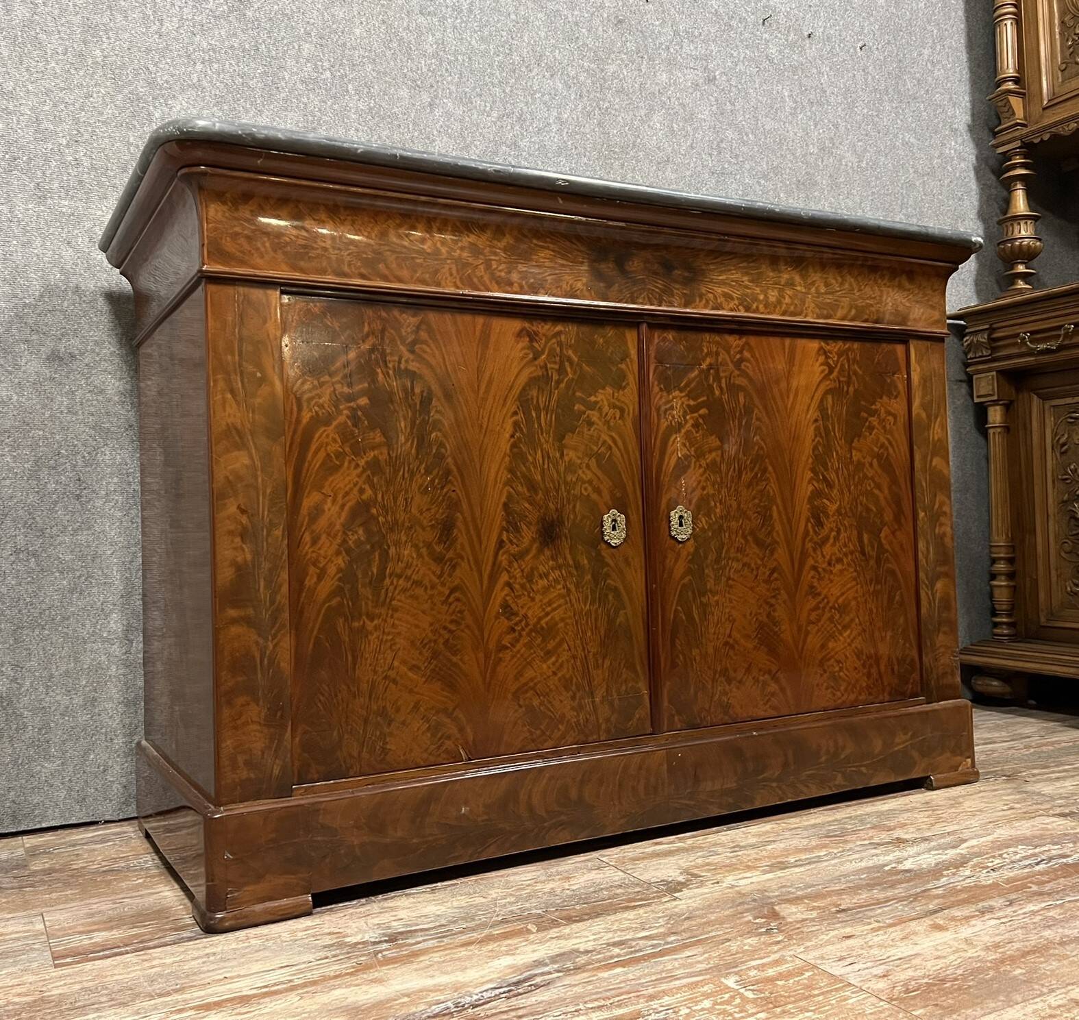 Louis Philippe / Restoration period sideboard in flamed mahogany circa 1820