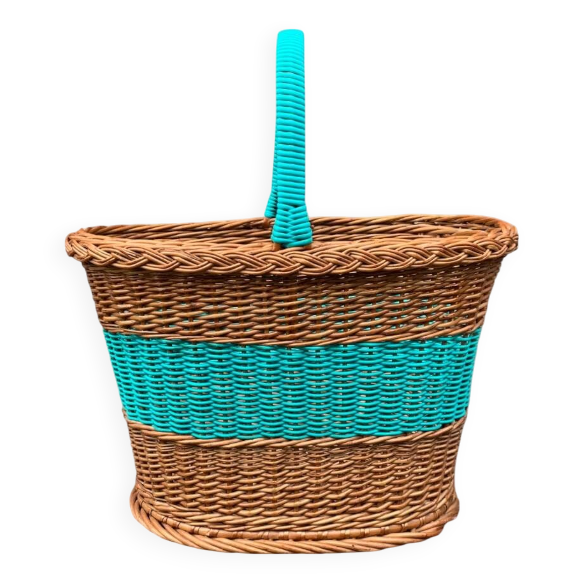 Vintage wicker basket and scoubidou