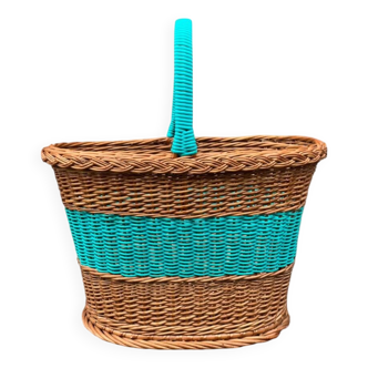 Vintage wicker basket and scoubidou