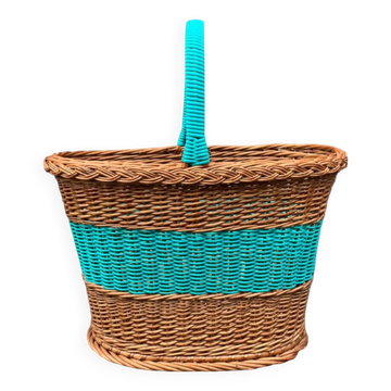 Vintage wicker basket and scoubidou