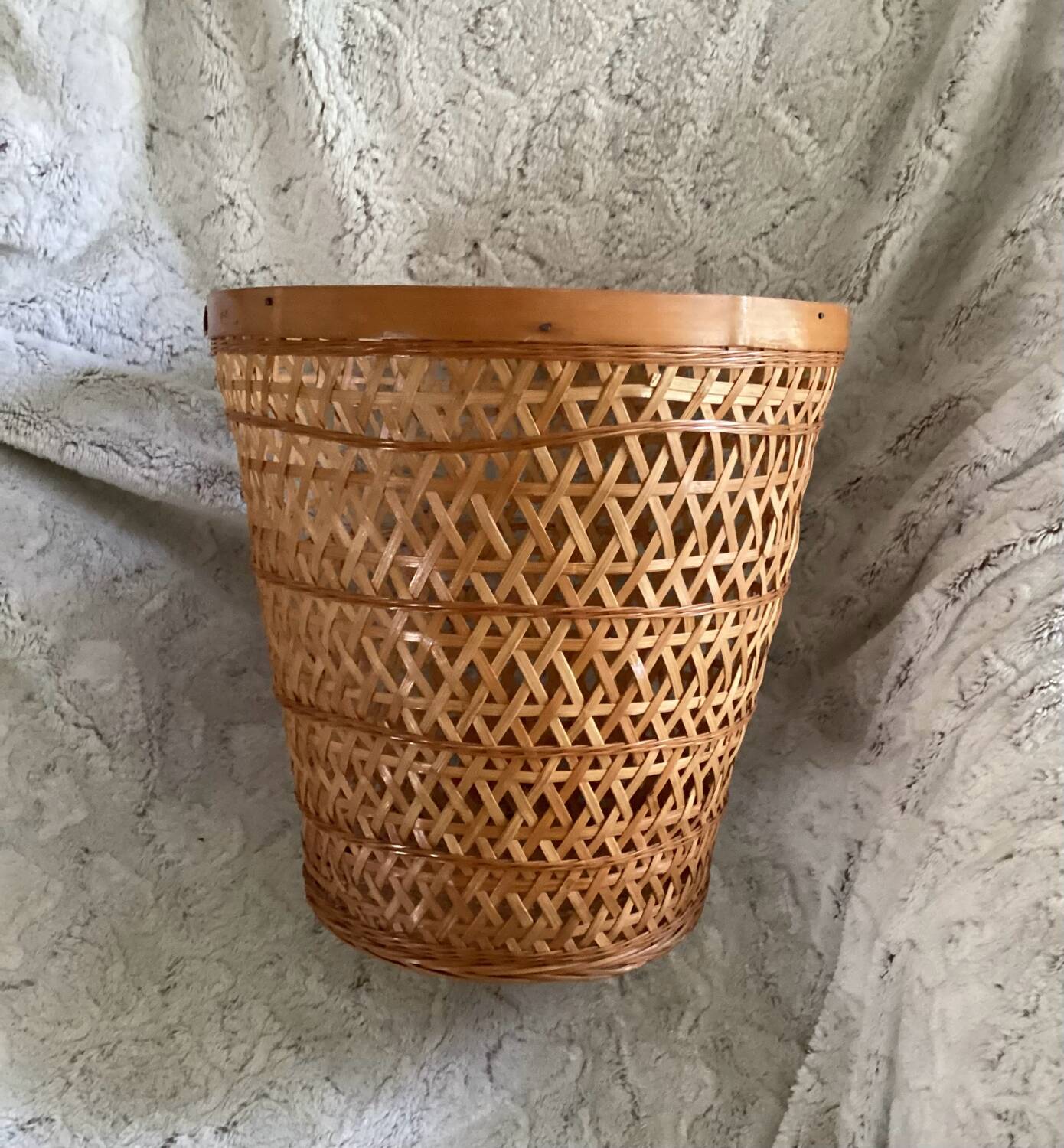 Flat rattan basket