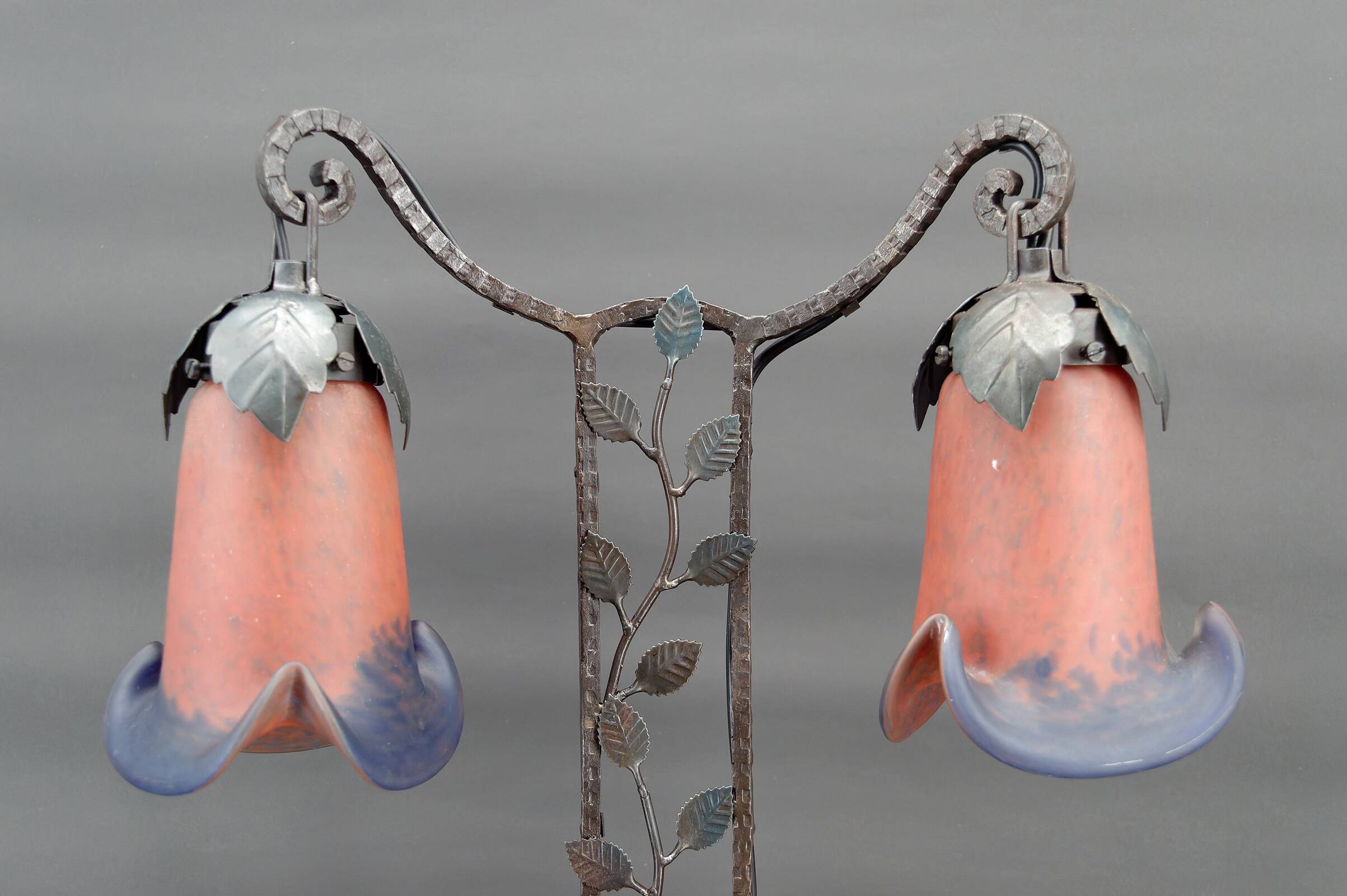 Two-headed wrought iron lamp by Muller, Art Deco, France, Circa 1920