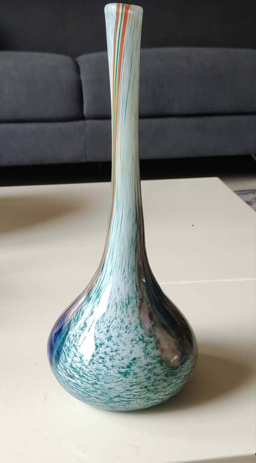 Ball vase soliflore with a long chimney neck. In speckled glass in the Murano style.