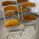 Quatre chaises pliantes velours et laiton