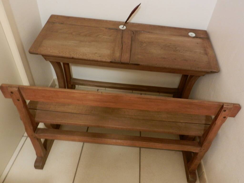 Old school desk with 2 seats and opening lockers