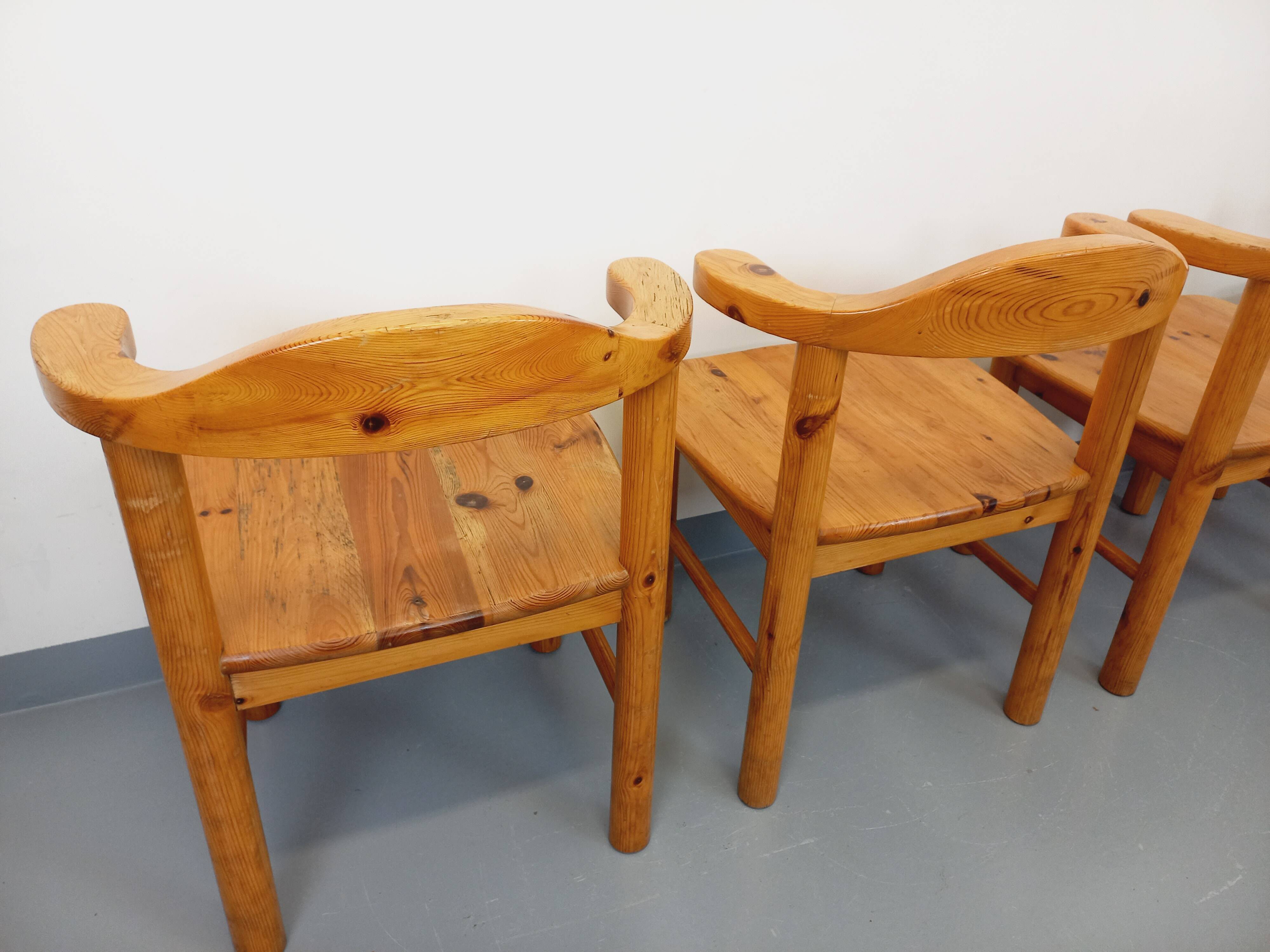 Set of 4 armchairs in pine from the 60s and 70s
