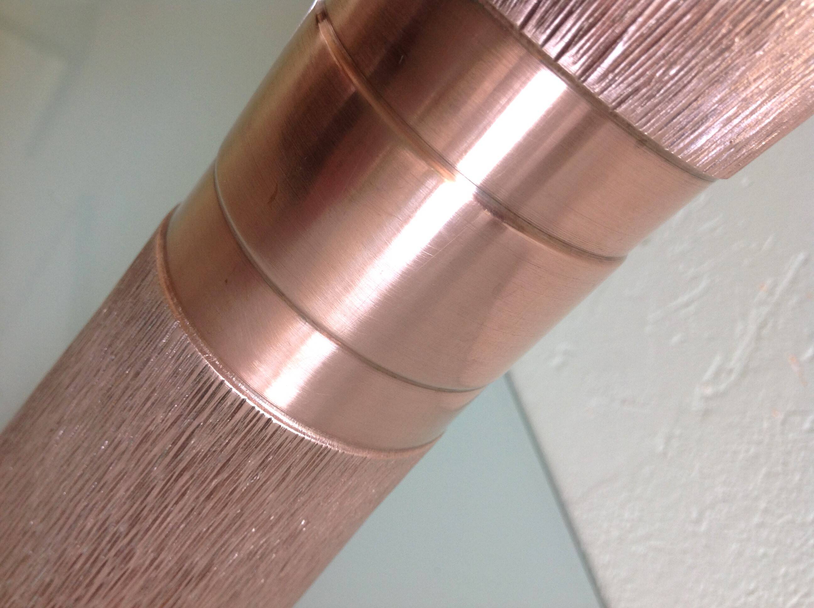 Diabolo vase in structured red copper / vintage 60s-70s