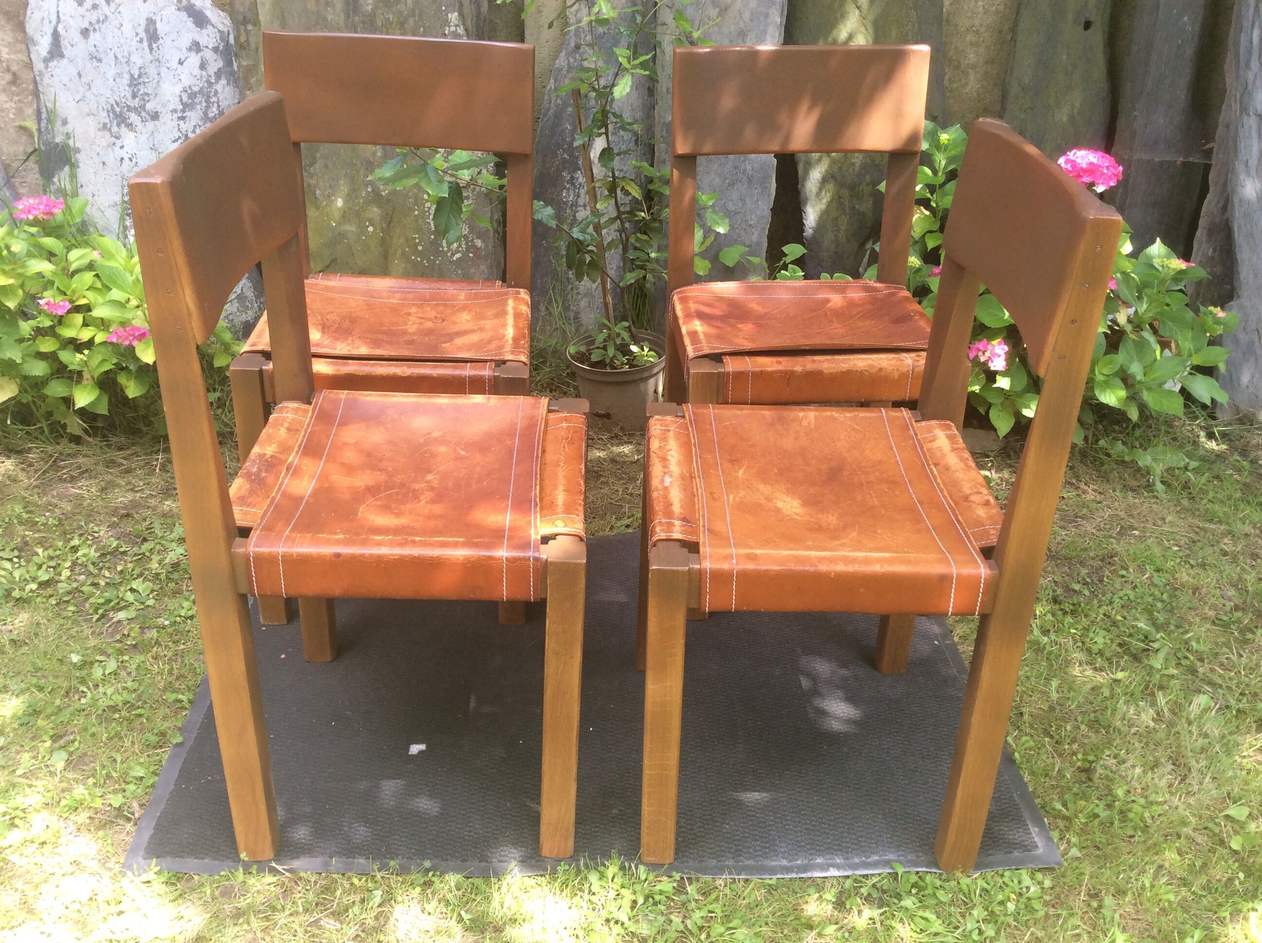 Series of 4 vintage chairs with elm base and brown leather seats in the Pierre Chapo way.