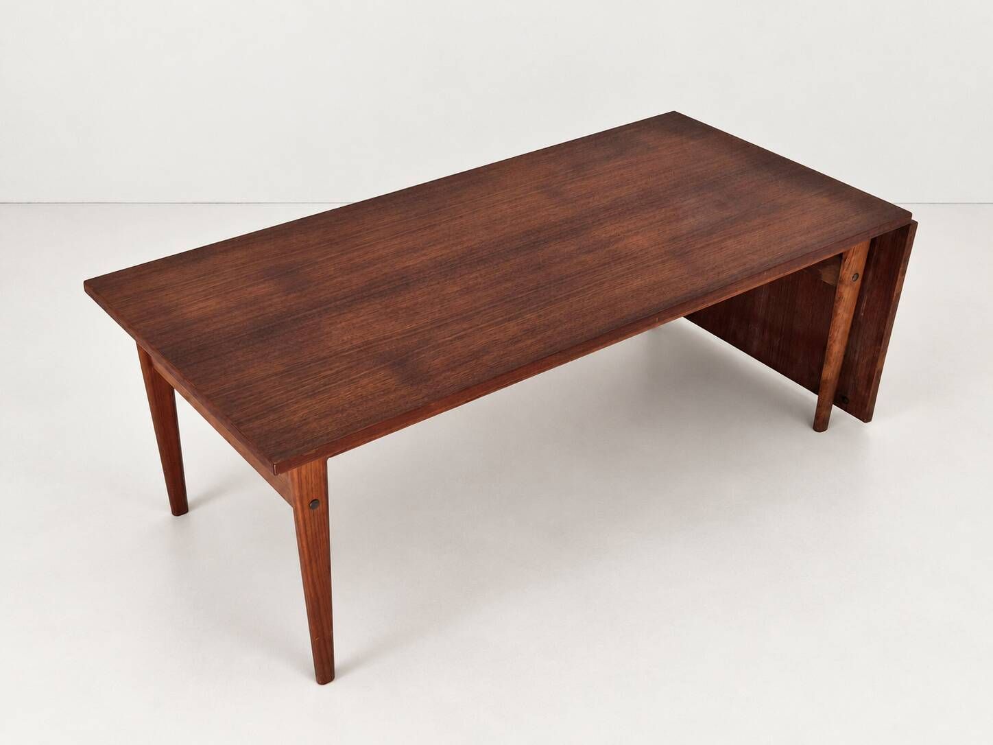 Table basse extensible en teck danois modèle PJ 56B par Grete Jalk, années 1960.