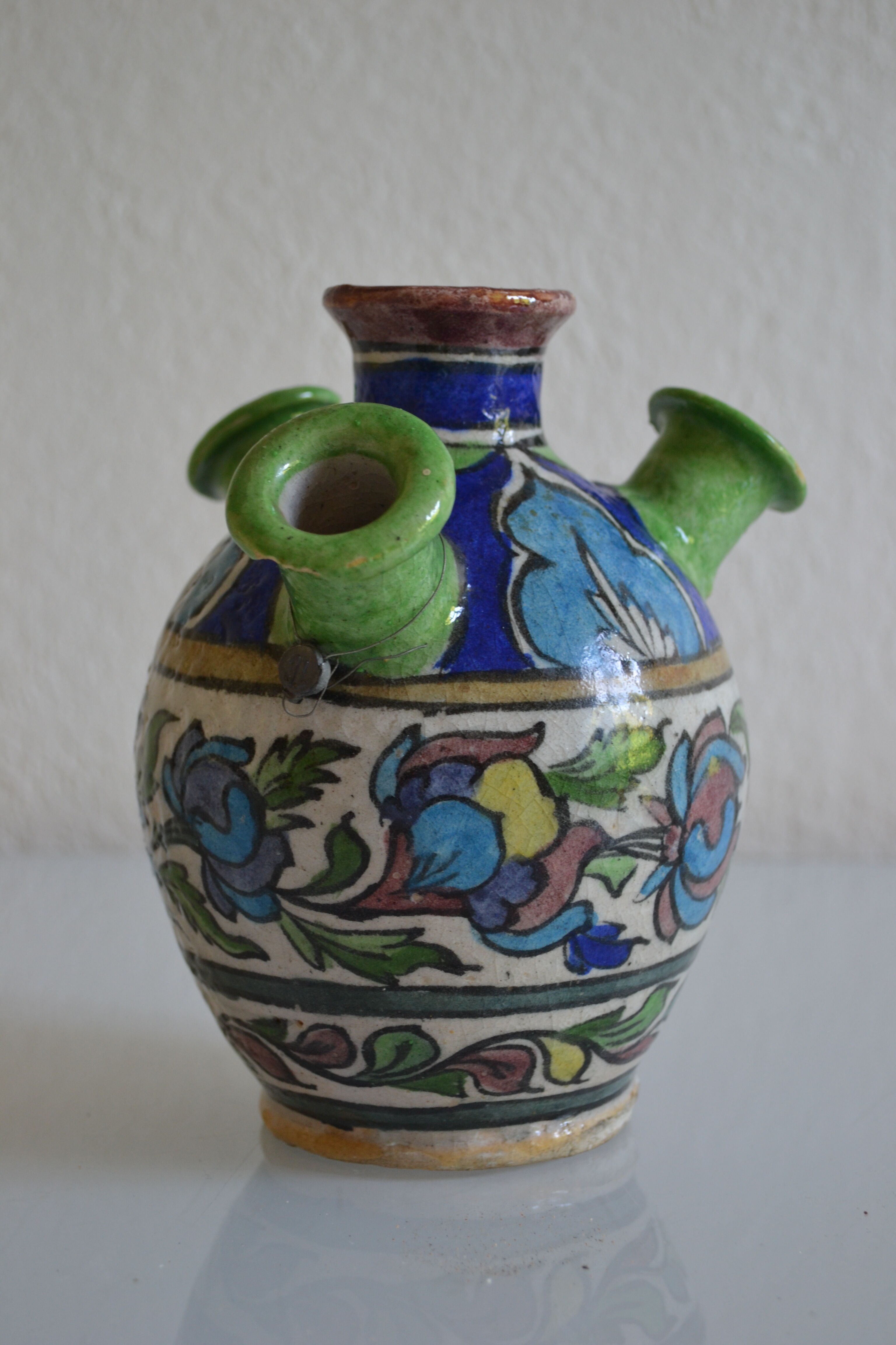 Vase in ceramic ottoman Iznik