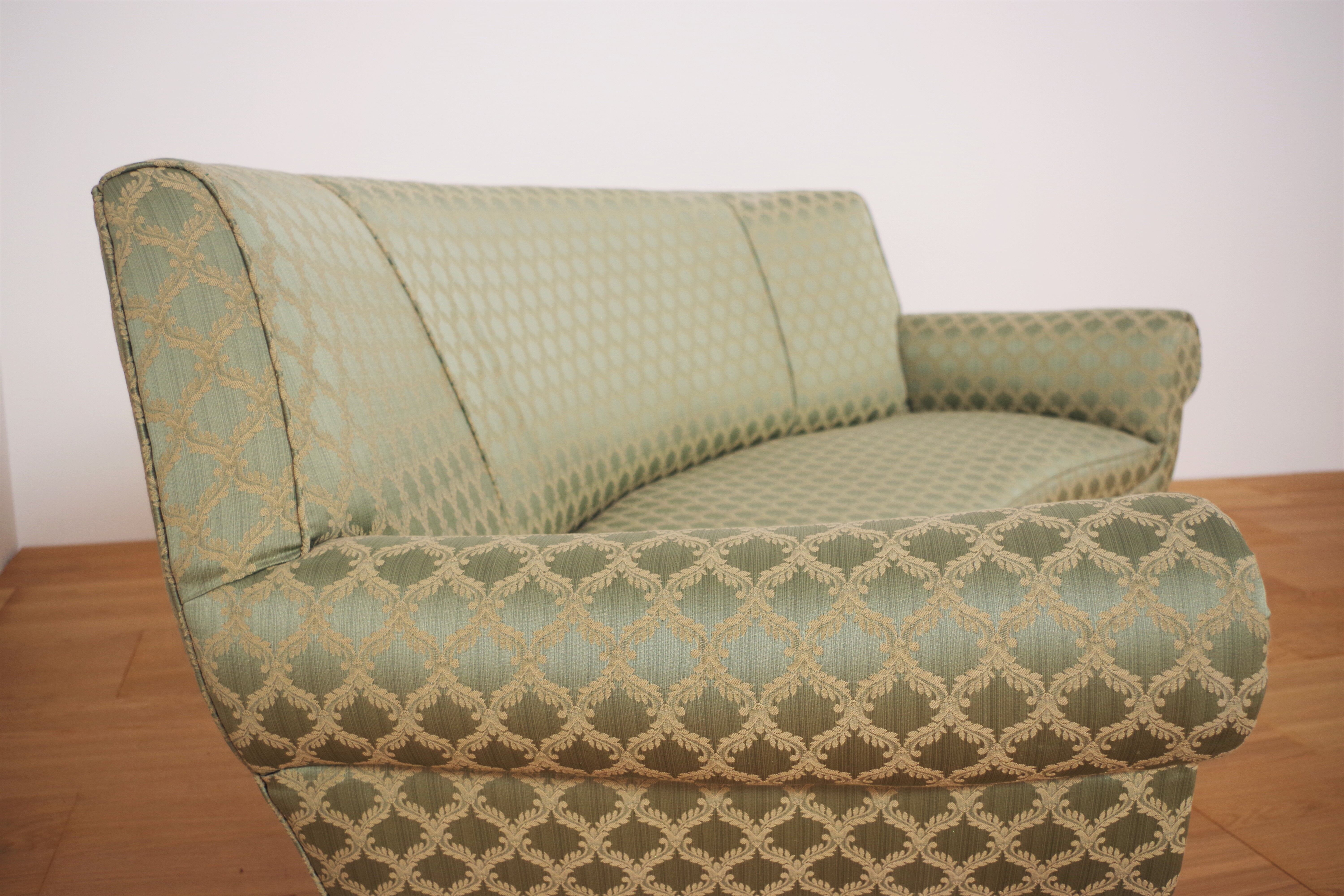 Curved silk sofa by Gigi Radice, 1950