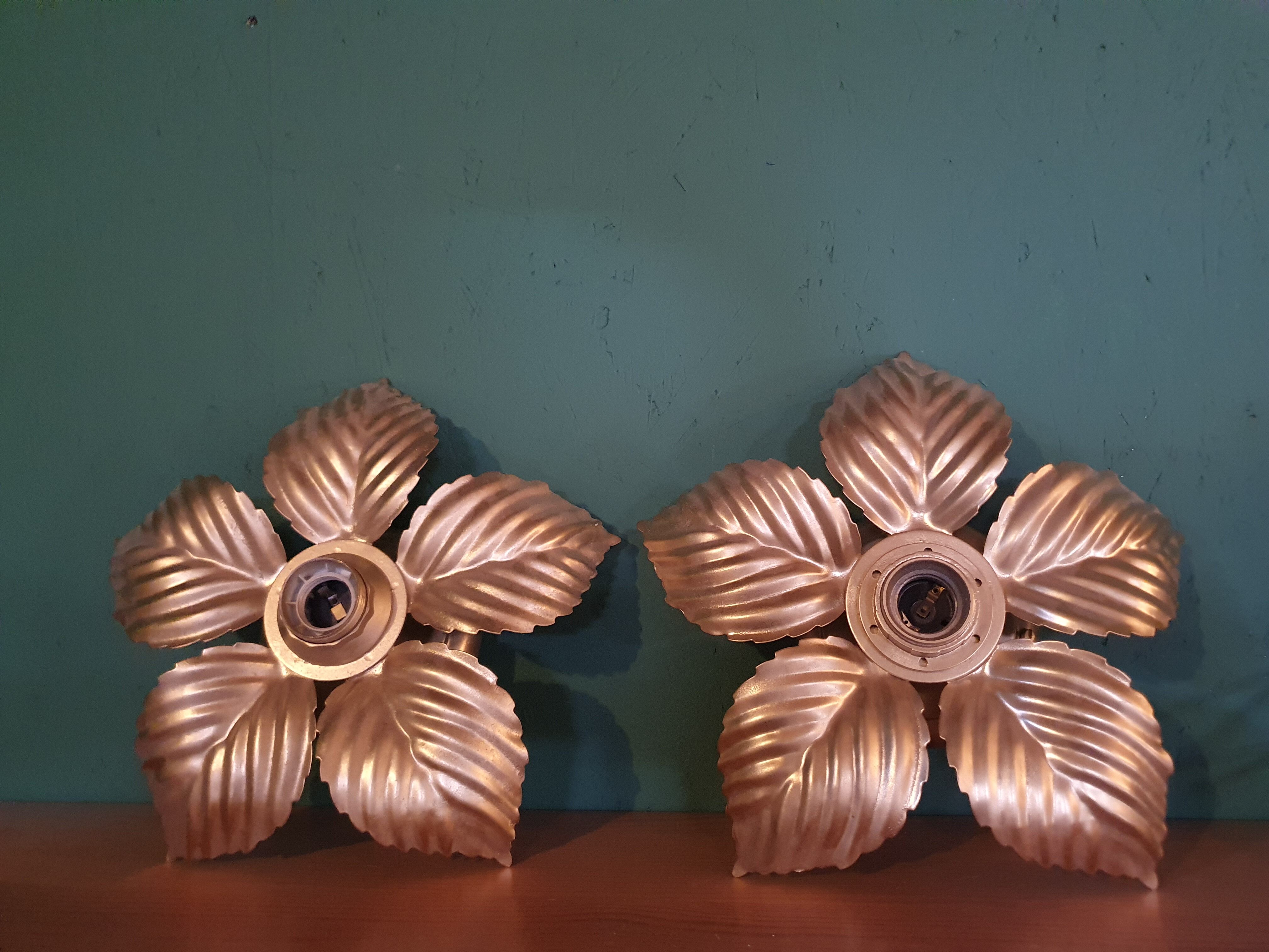 Paire d'appliques fleurs dorées