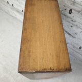 Bibliothèque basse en bois brut