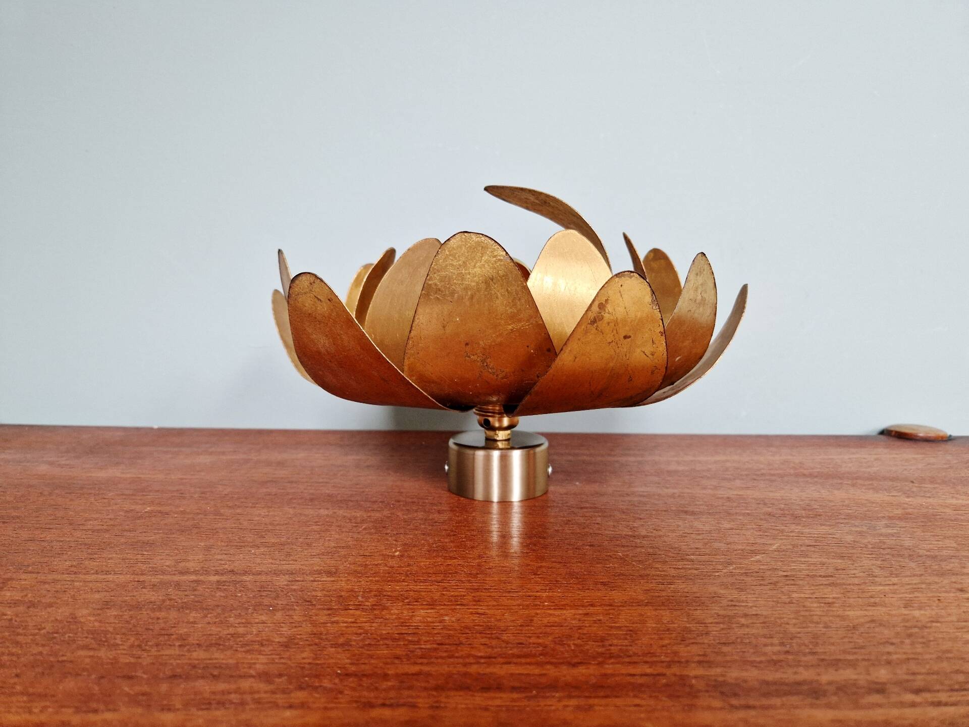 Gold metal floral wall light, 1960-70.